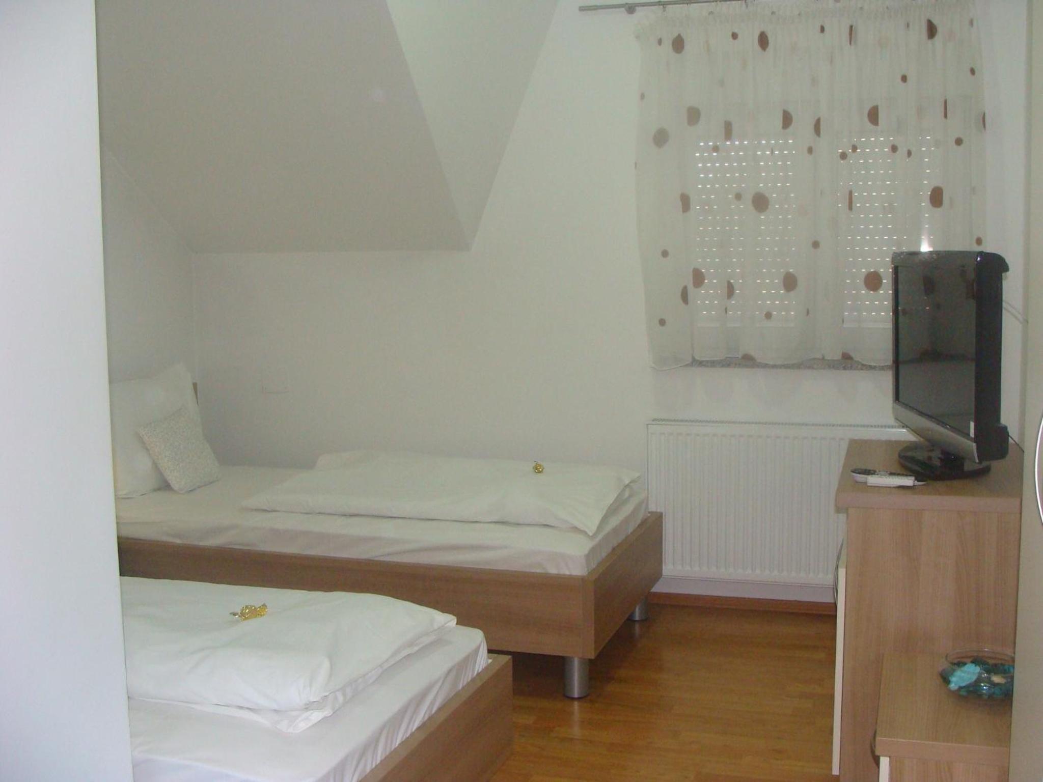 Twin Room - Photo 23