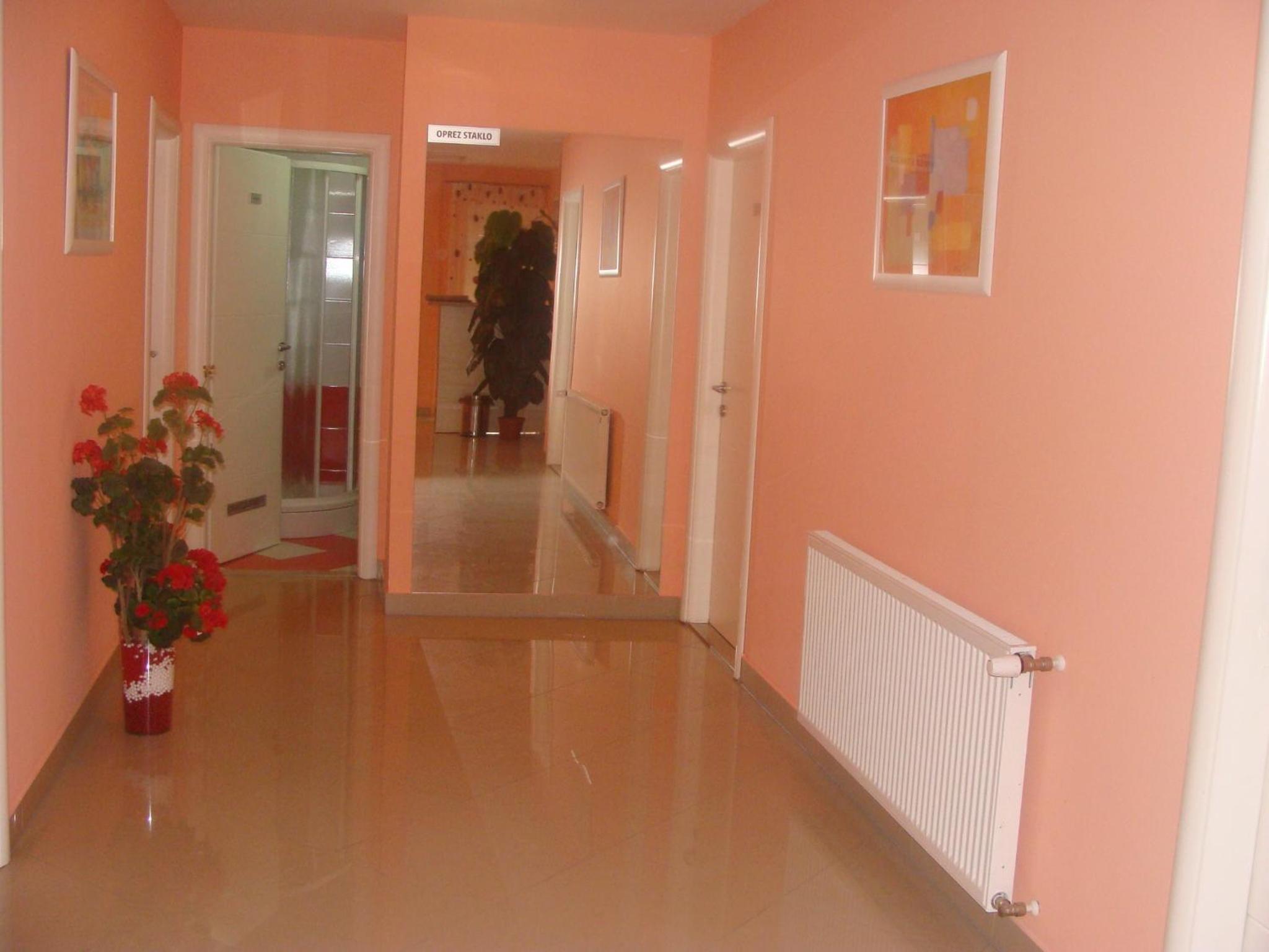 Twin Room - Photo 8