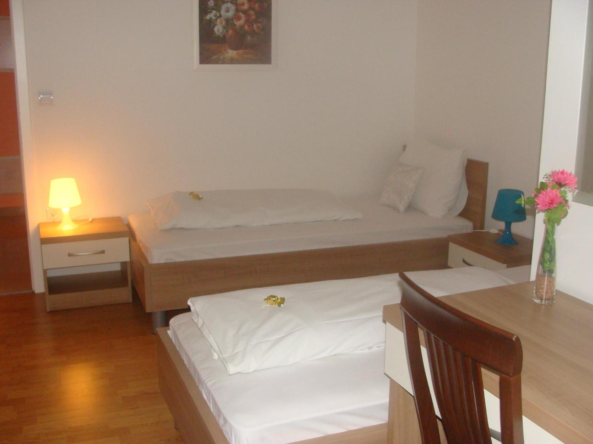 Twin Room - Photo 12