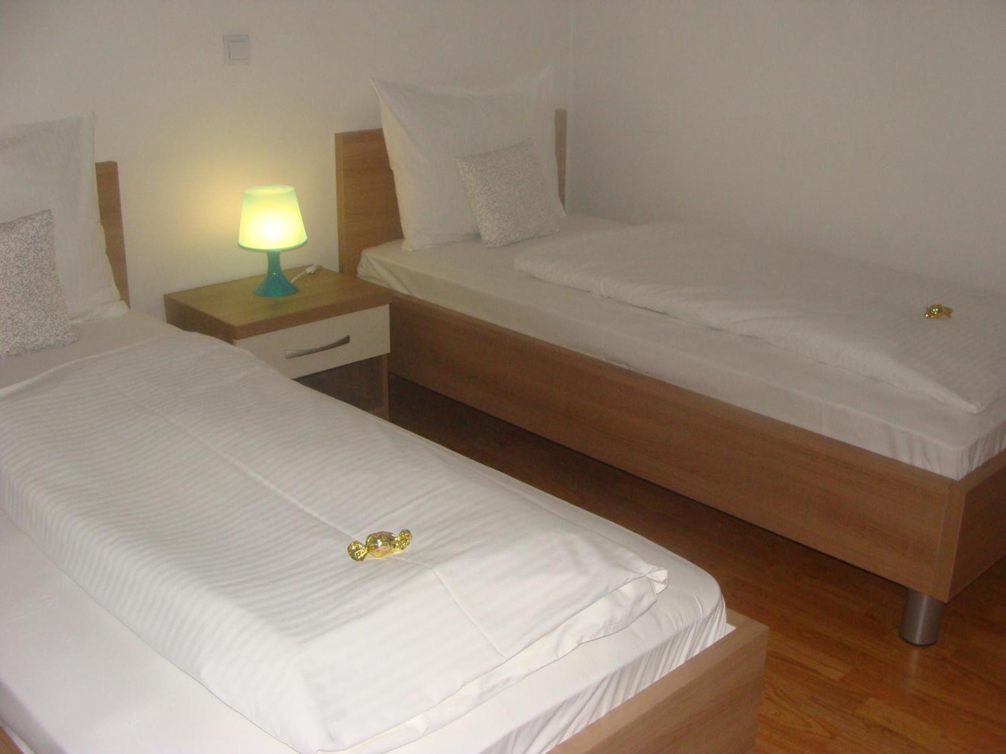 Twin Room - Photo 9