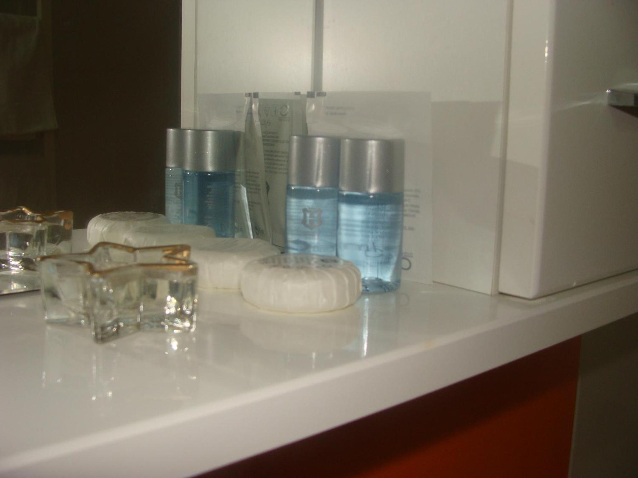 Twin Room - Photo 20