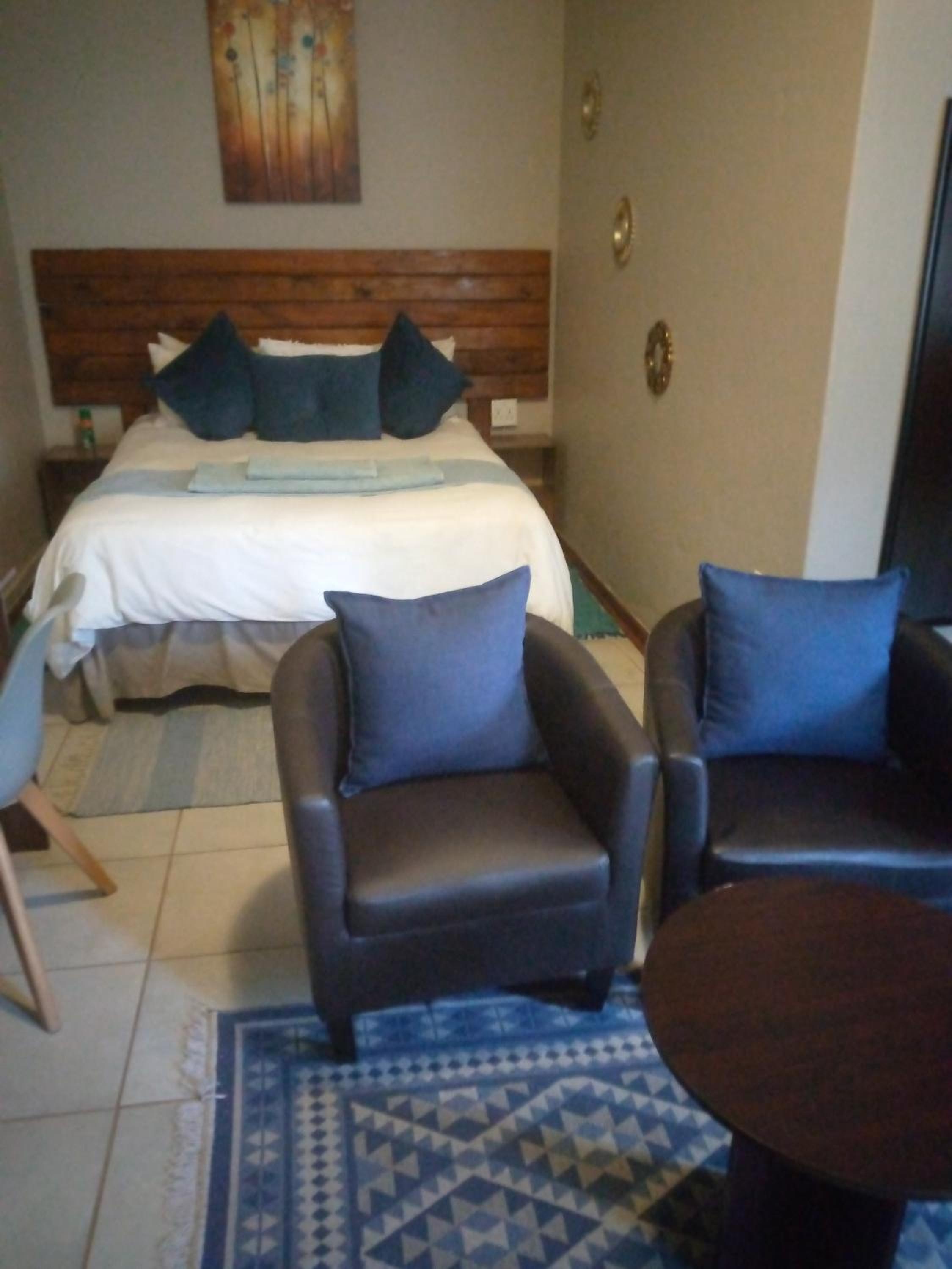 Budget Double Room photo 3