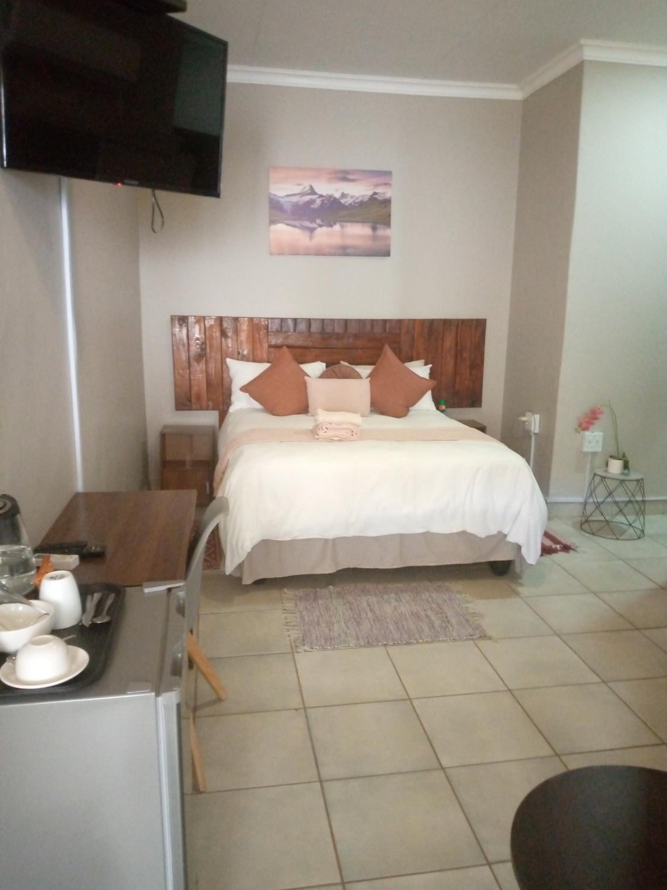 Budget Double Room photo 2