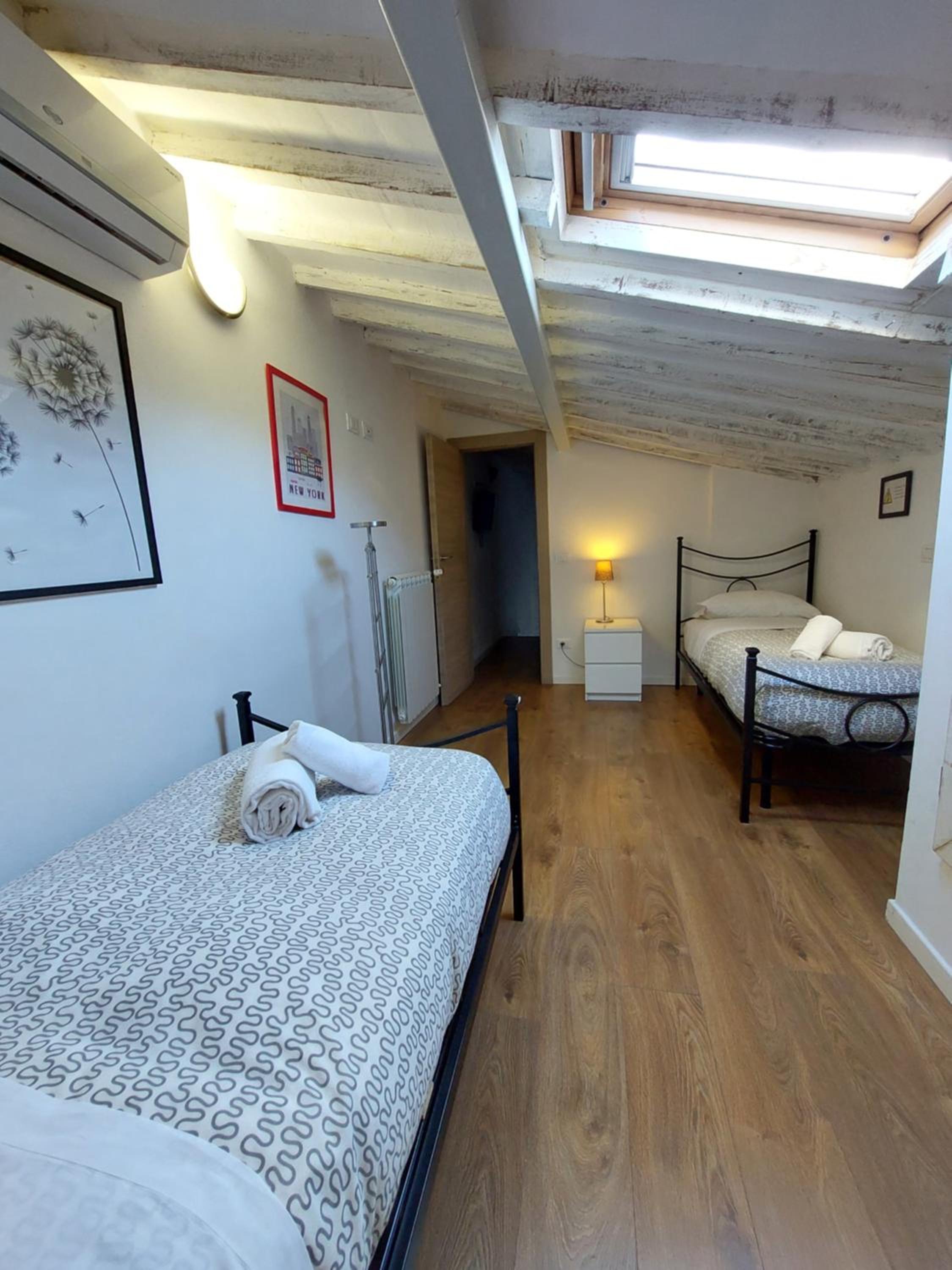 Two Bedroom Apartment - Split Level photo 3