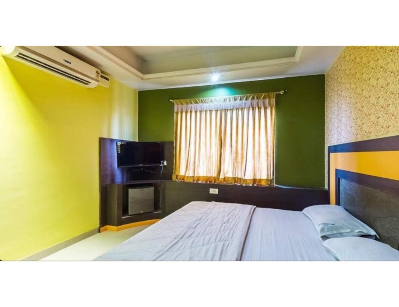 Deluxe Room - Photo 12