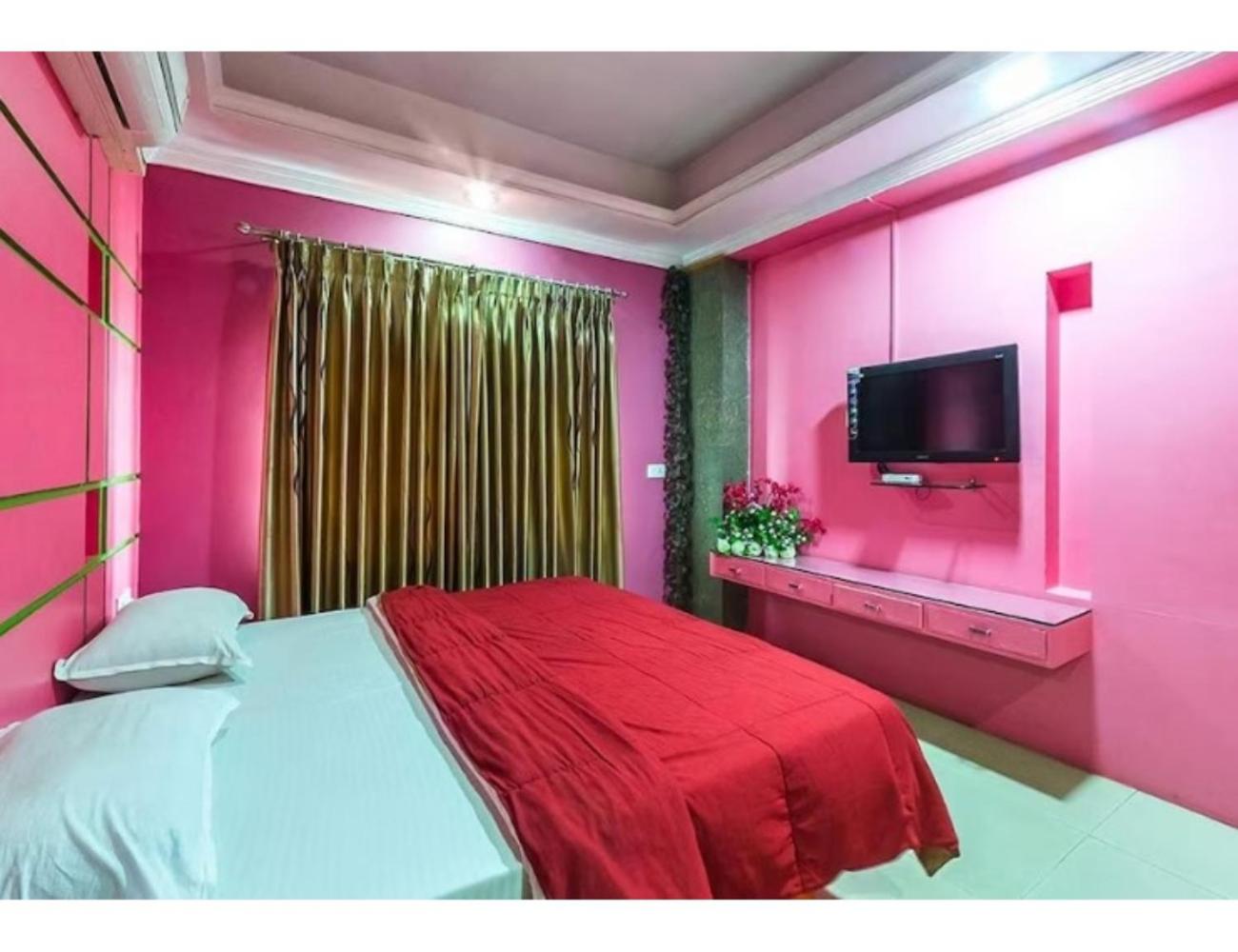 Deluxe Room - Photo 8