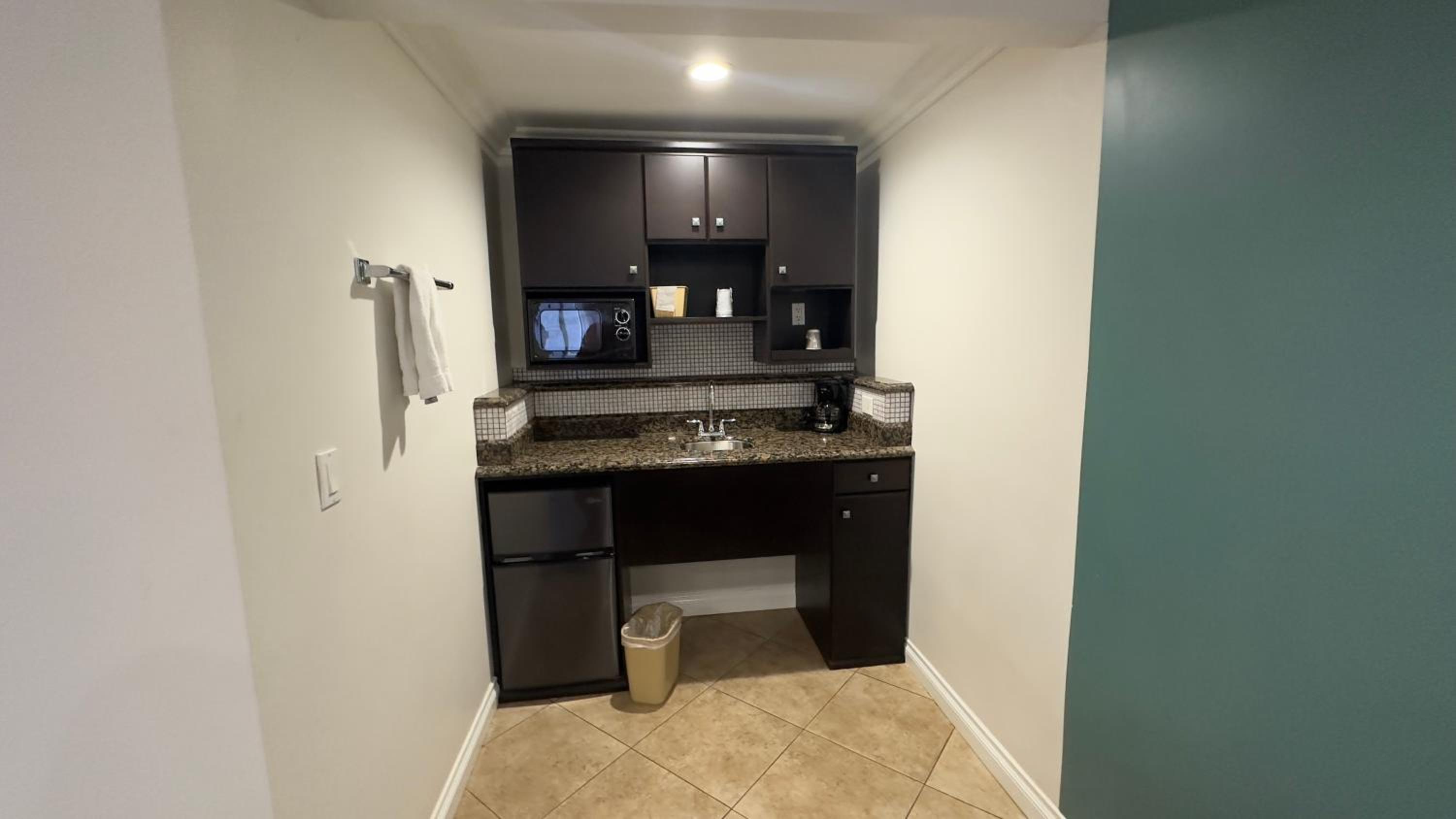 Deluxe King Suite photo 2