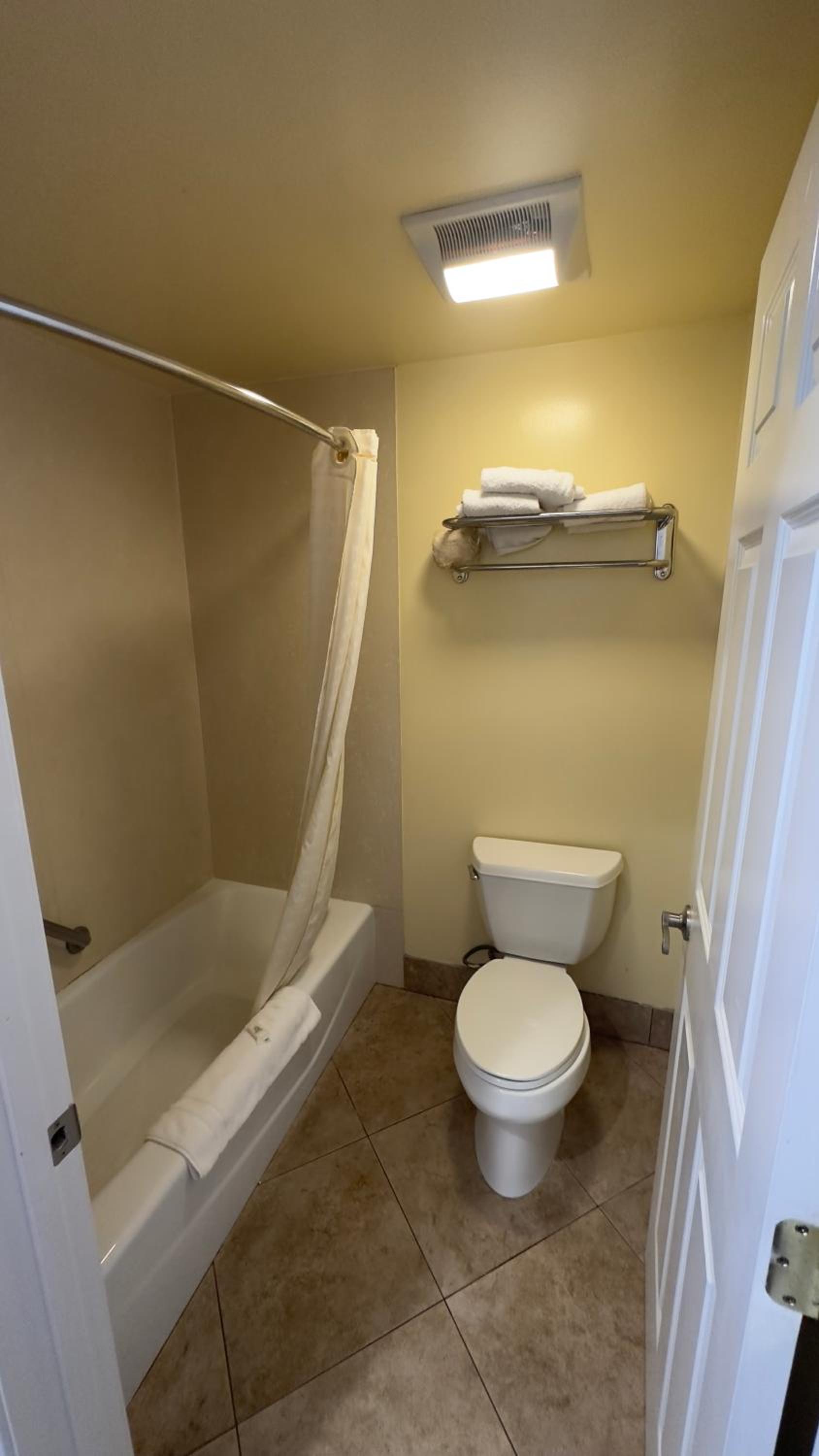 Deluxe King Suite photo 3