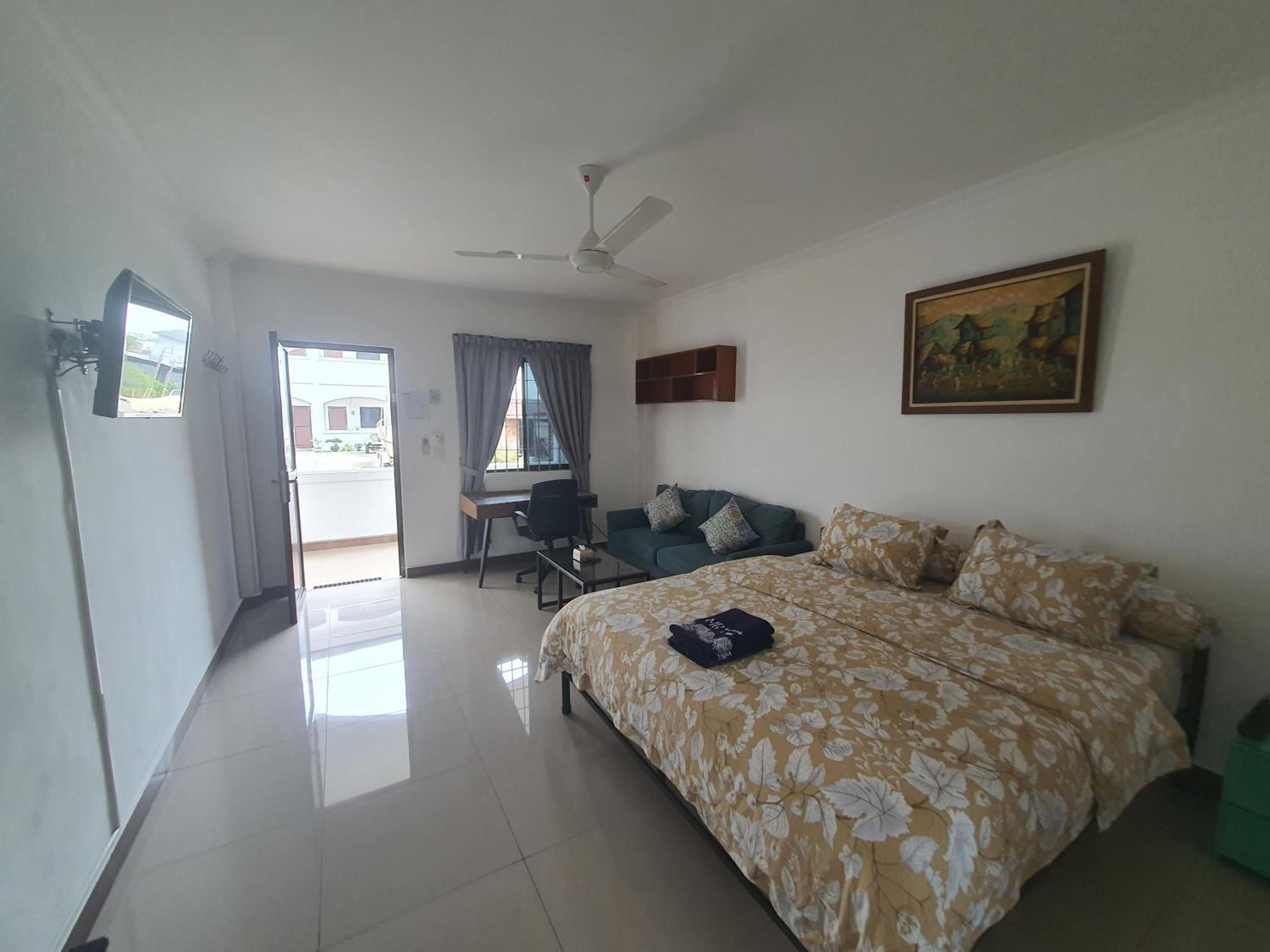 Large Double Room - Photo 2