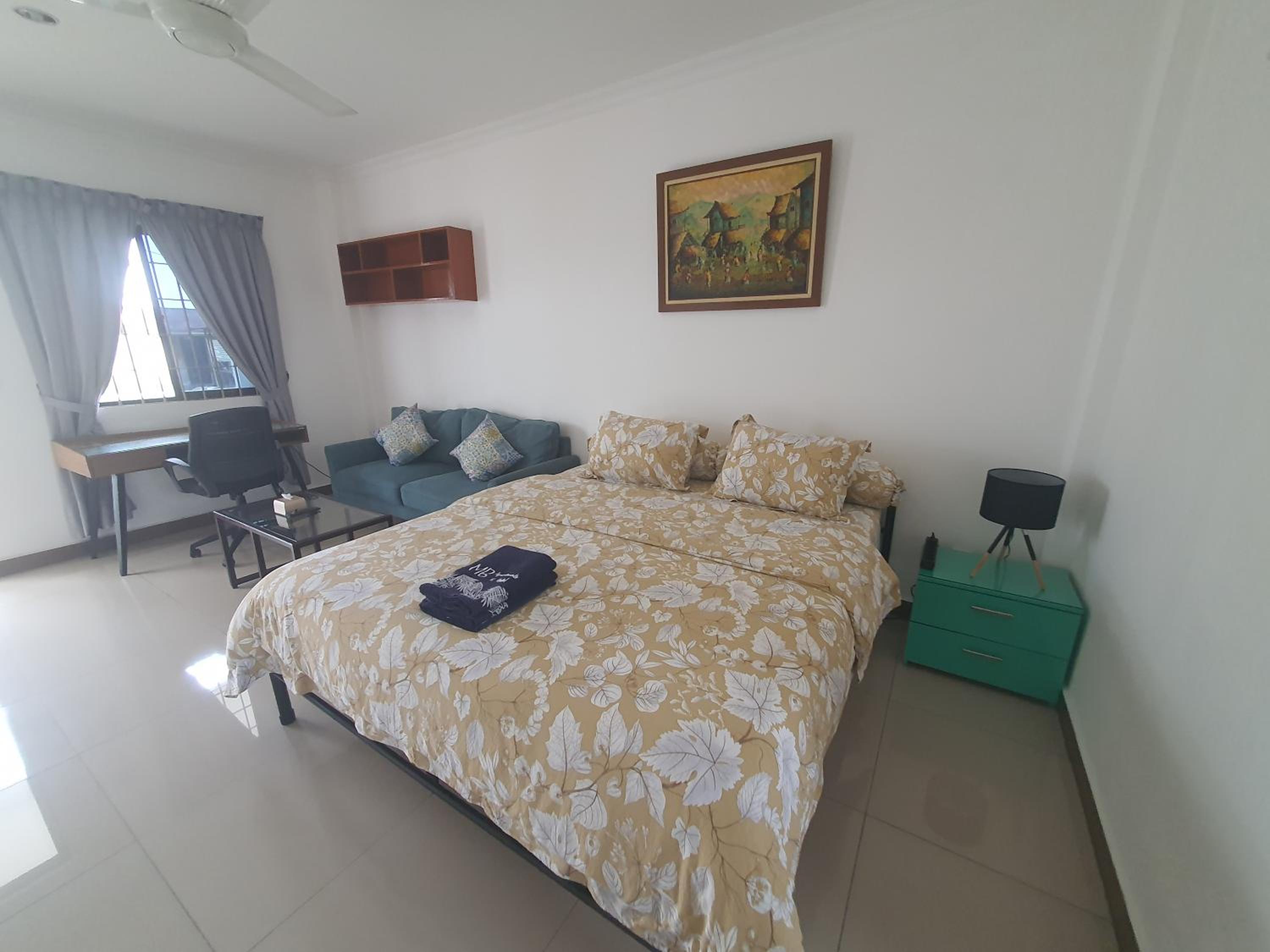 Large Double Room - Photo 1