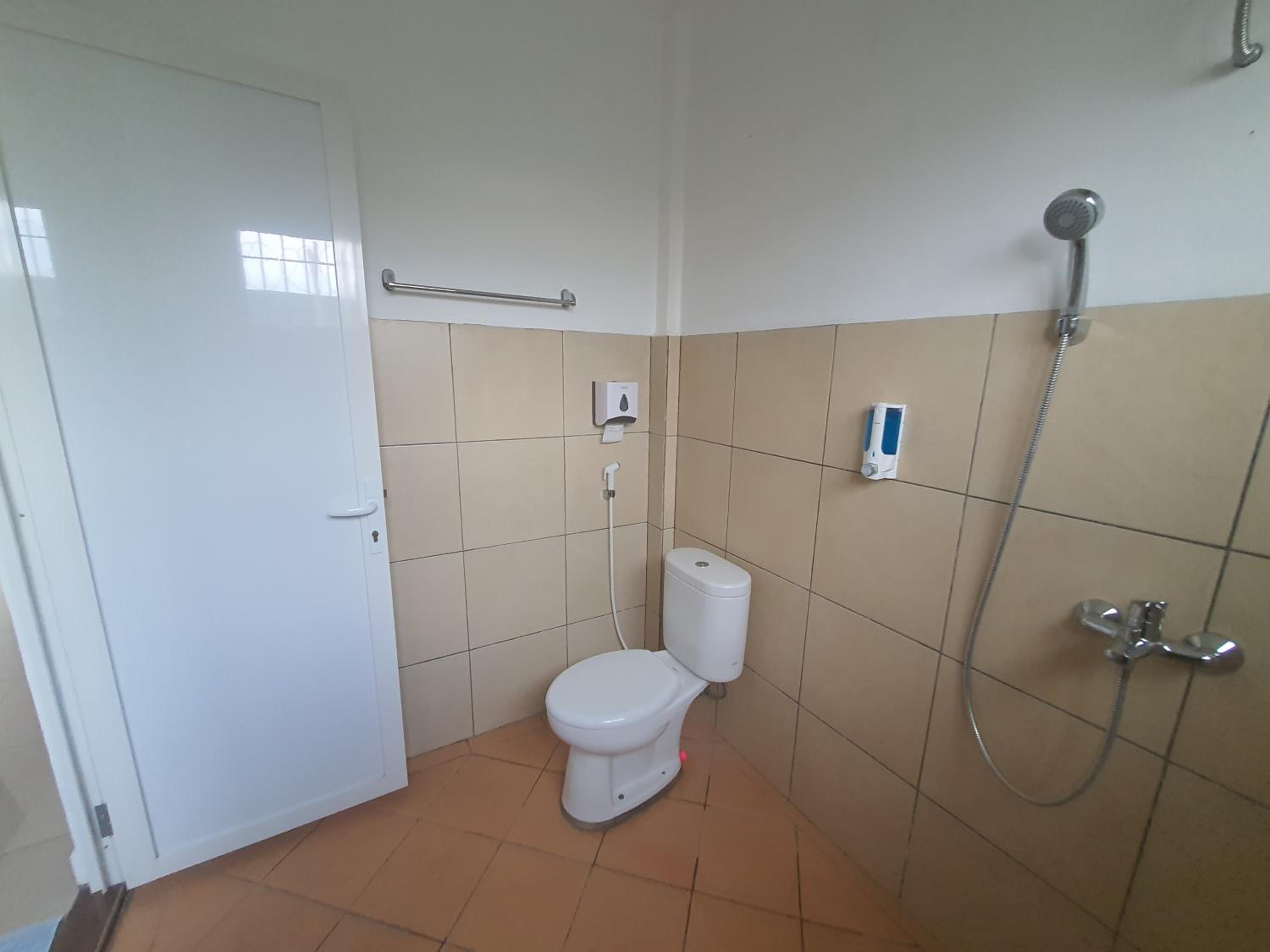 Large Double Room - Photo 4