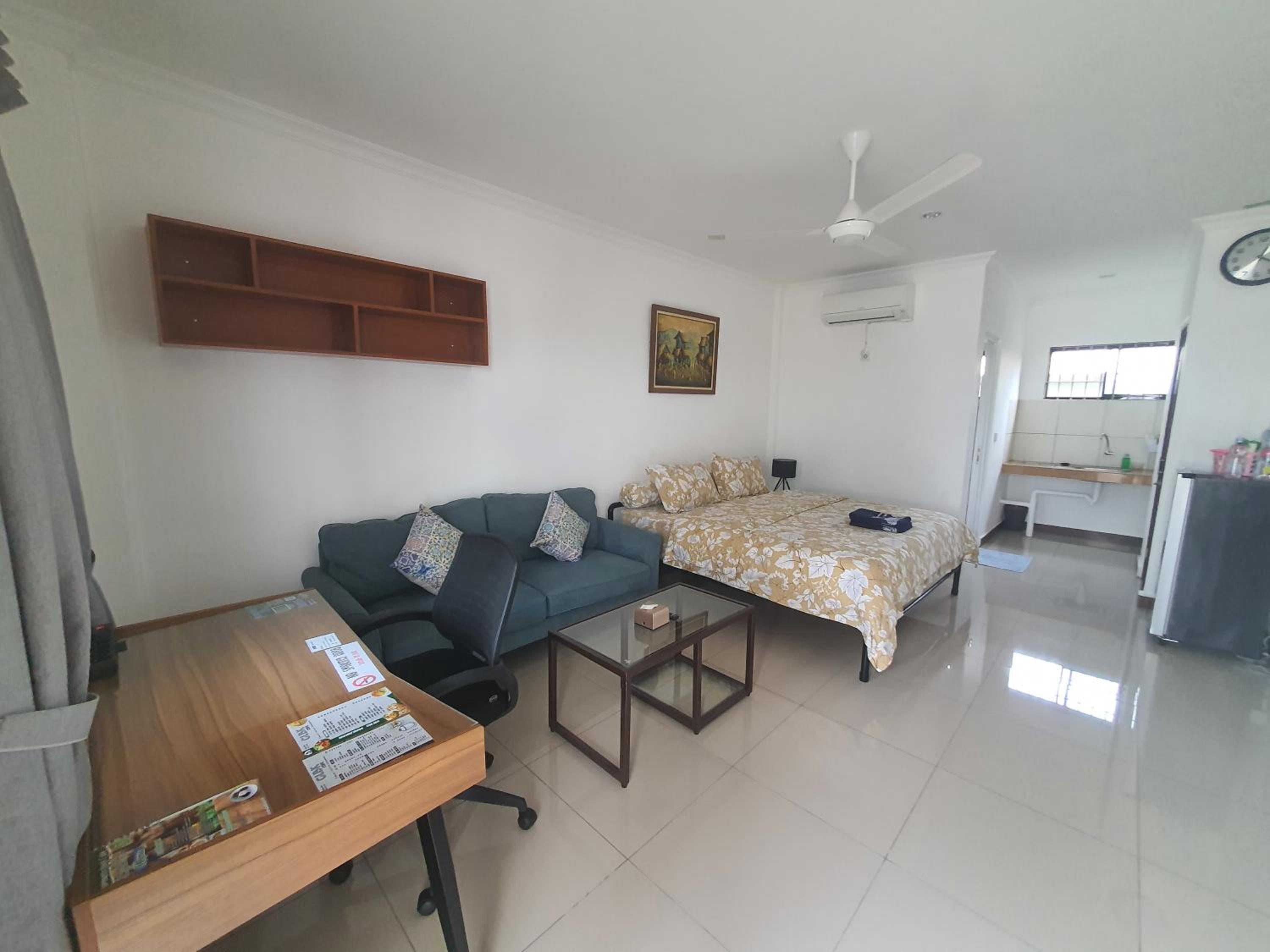 Large Double Room - Photo 8