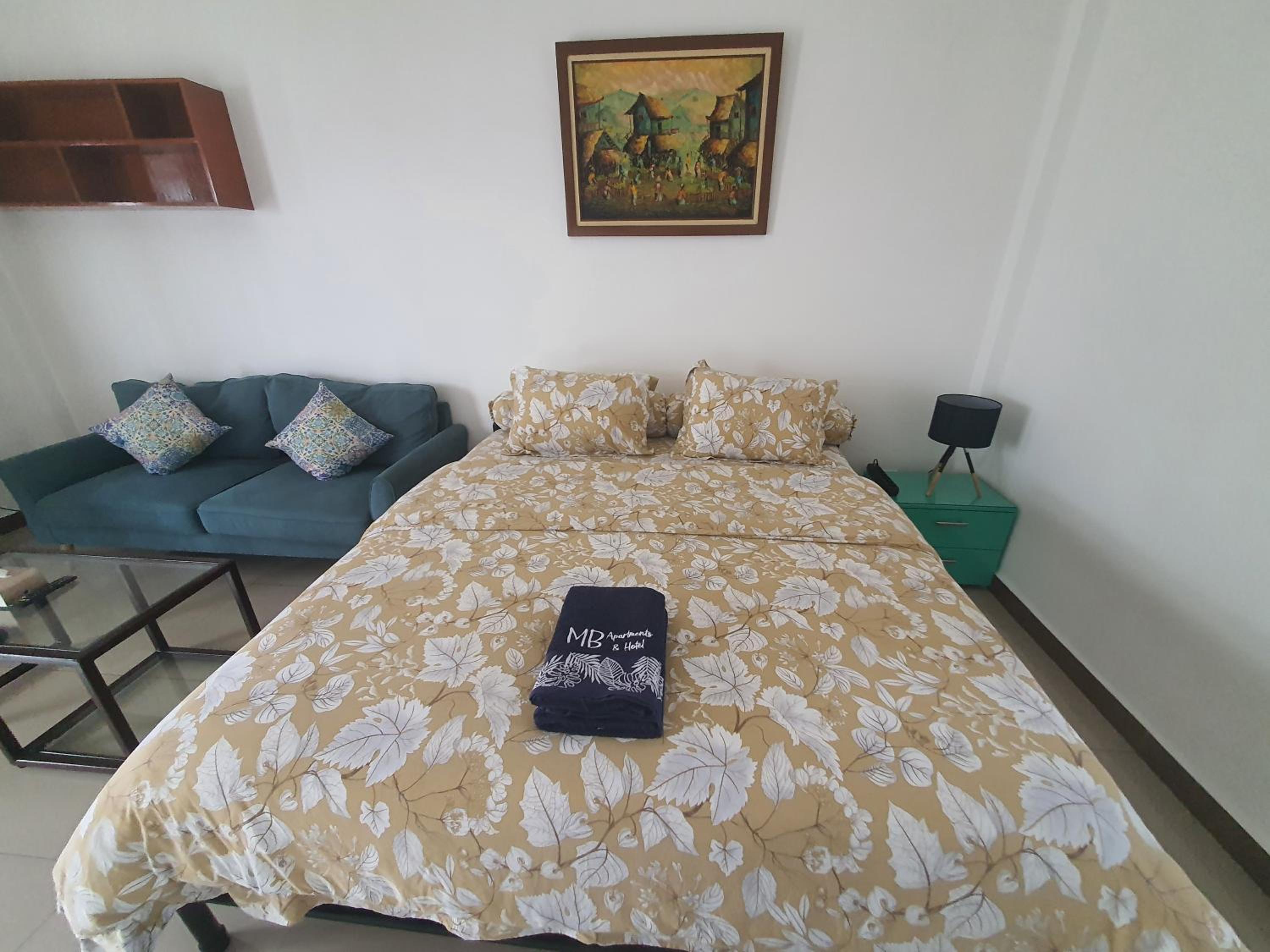 Large Double Room - Photo 5