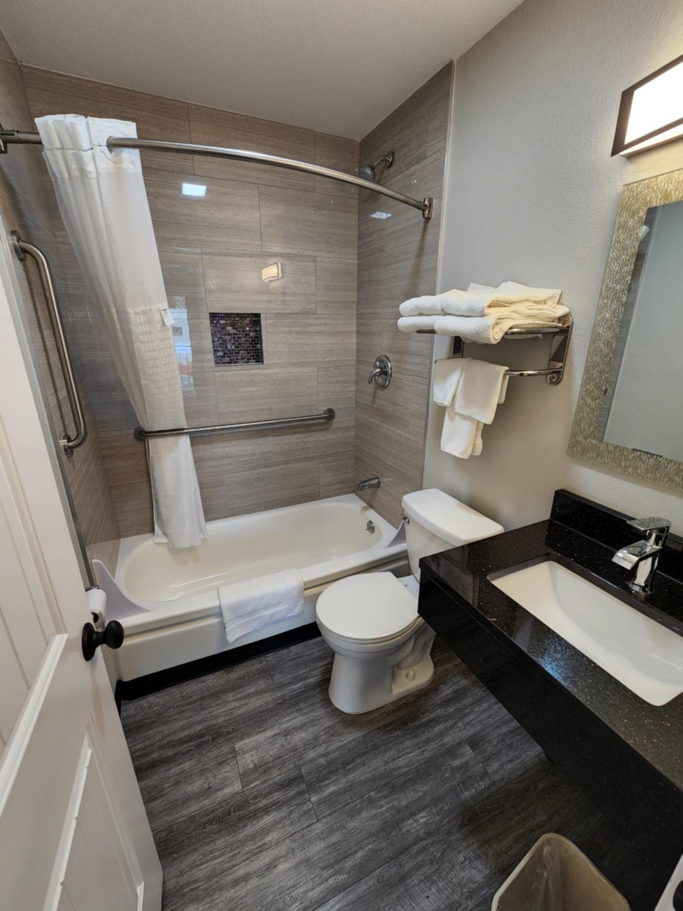 Queen Room - Photo 6