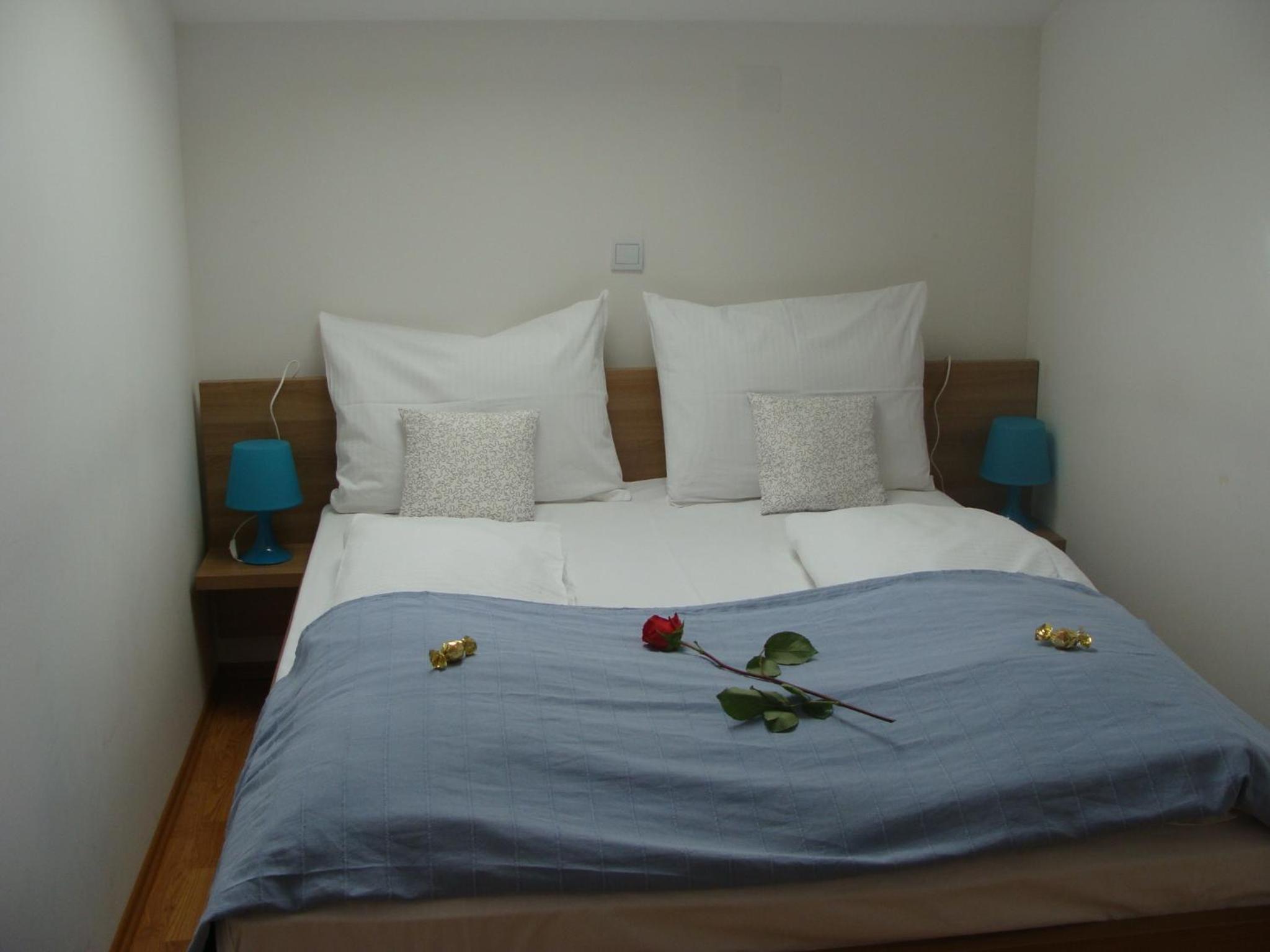 Double Room - Photo 10