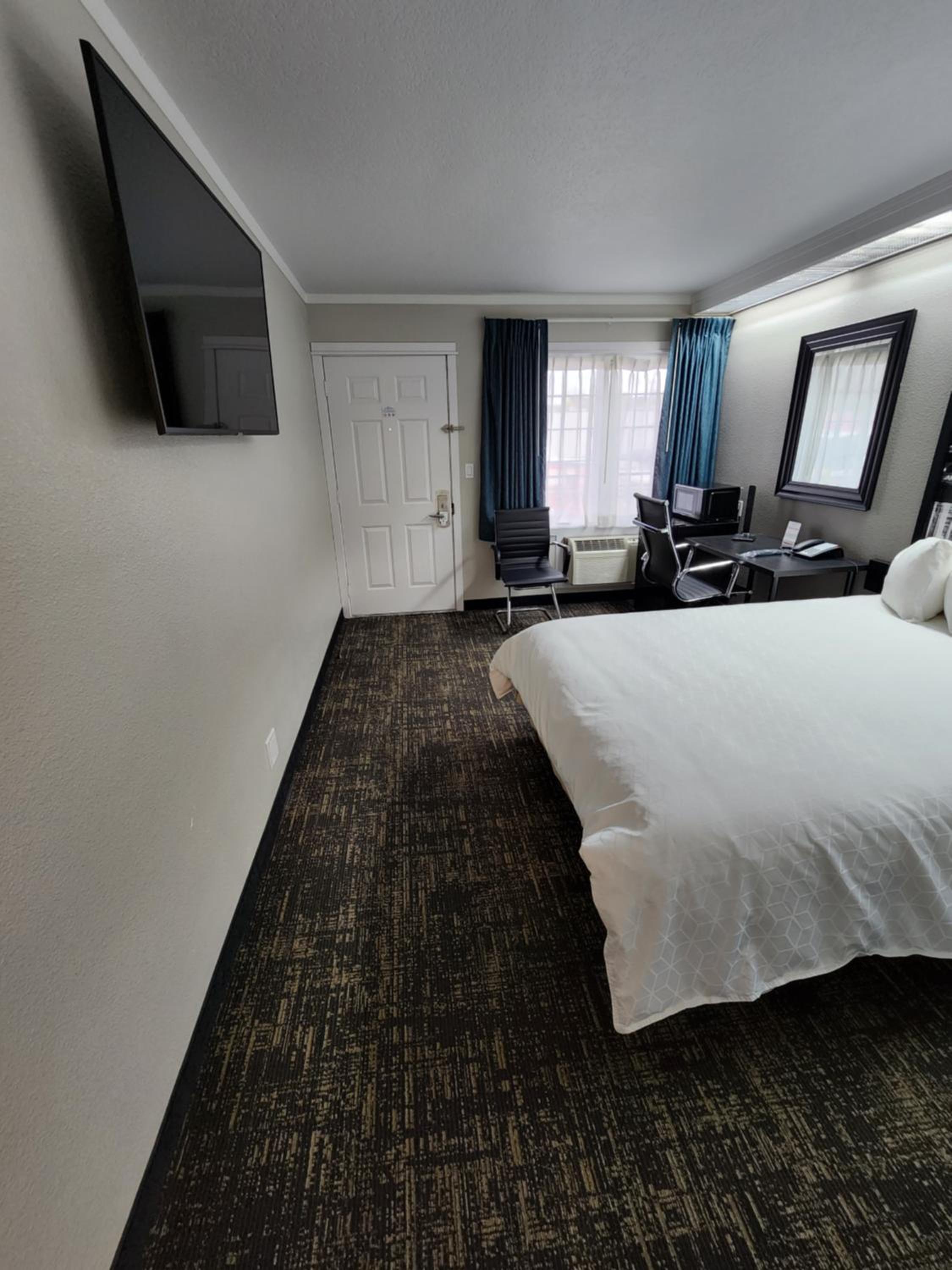Queen Room - Photo 1