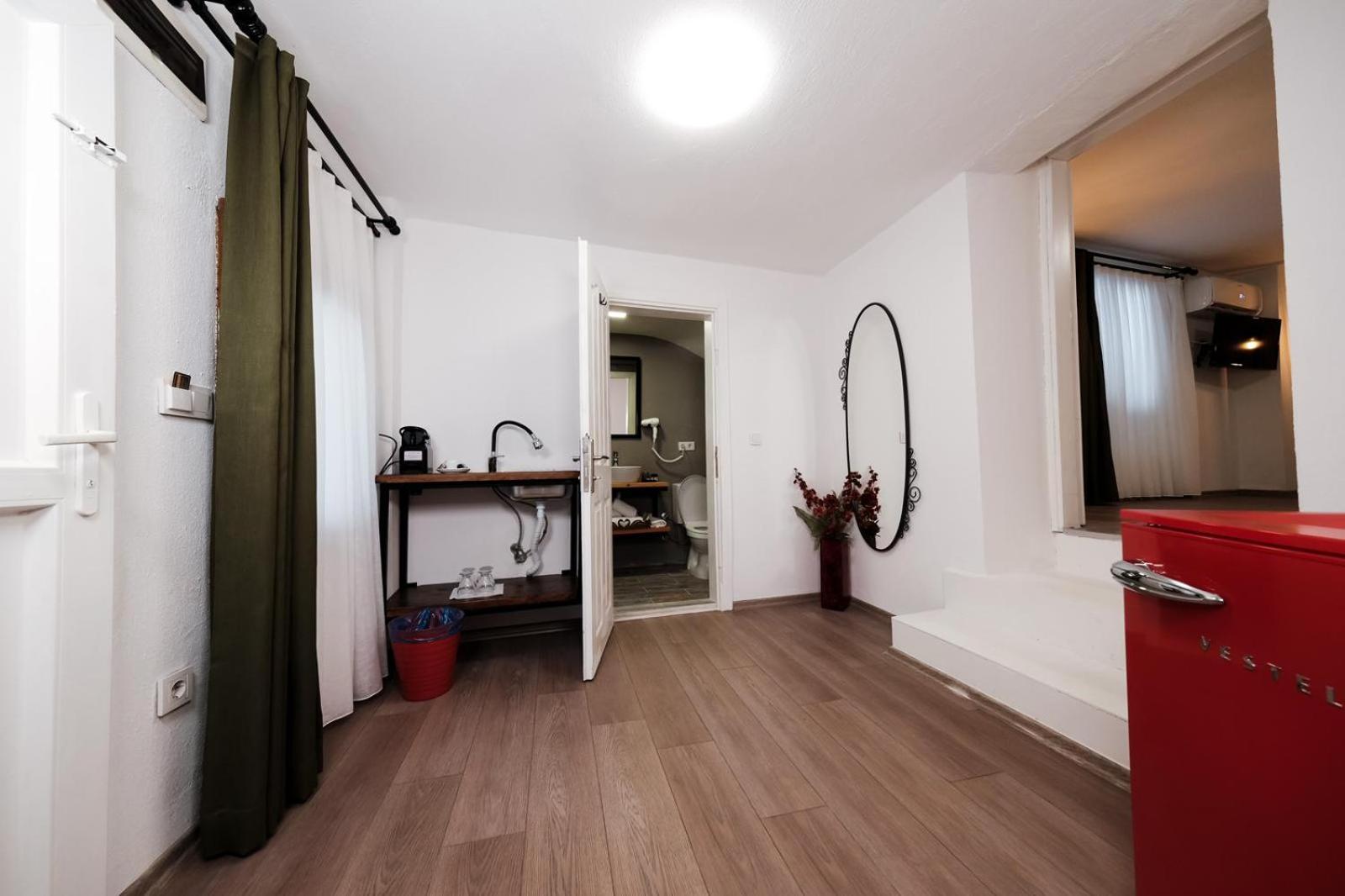 Suite with Garden - Photo 4