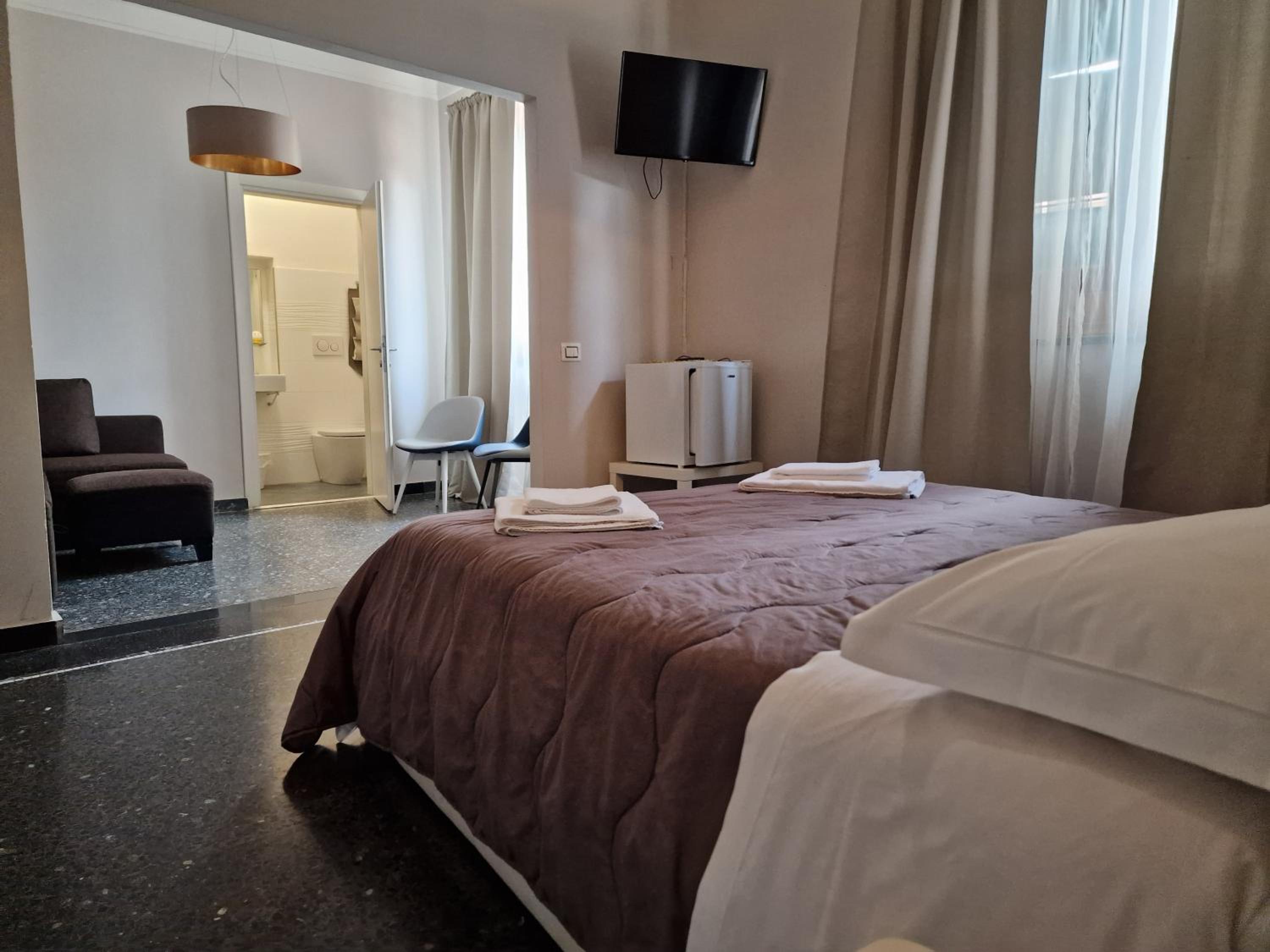 Quadruple Room with Private Bathroom photo 2