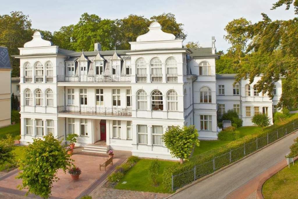 One-Bedroom Apartment with Balcony photo 2