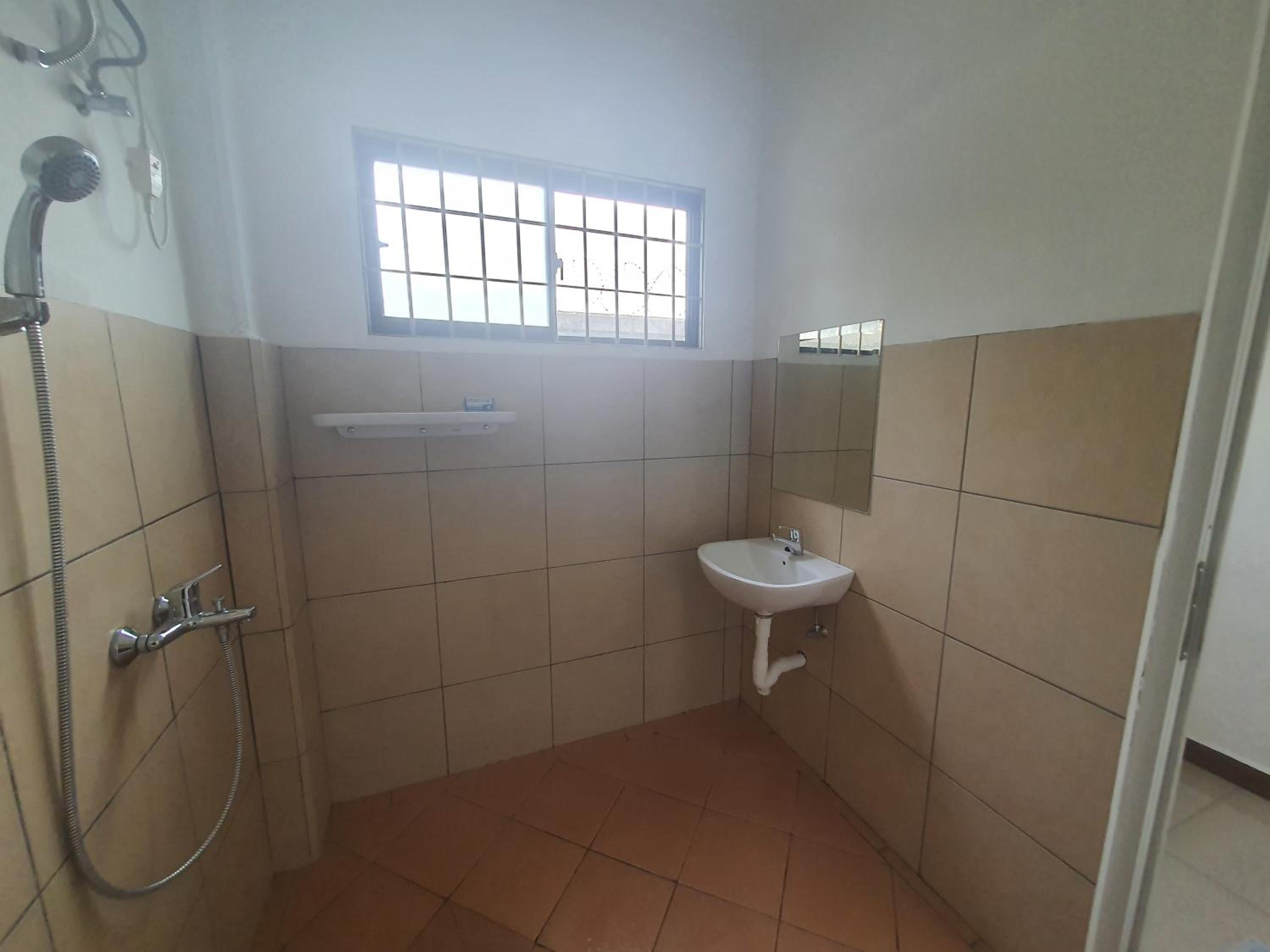 Large Double Room - Photo 3