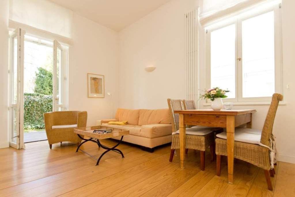 One-Bedroom Apartment with Terrace photo 1