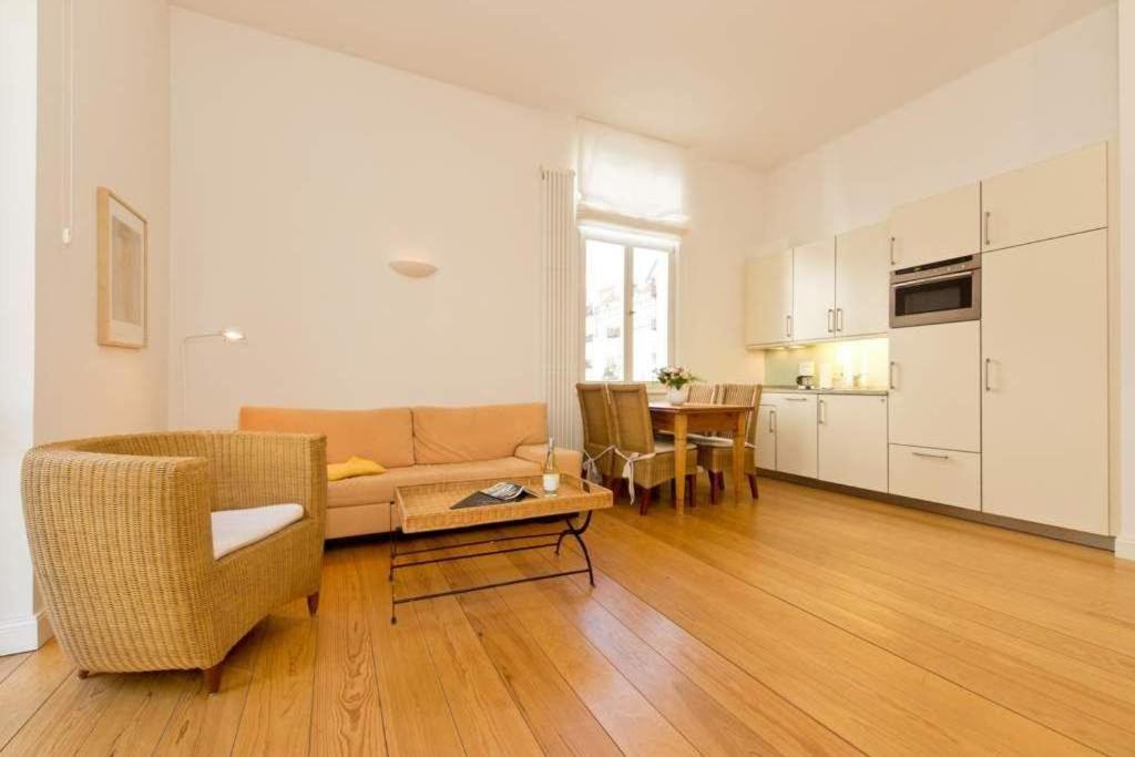One-Bedroom Apartment with Terrace photo 2