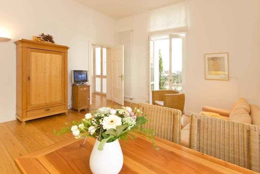 One-Bedroom Apartment with Terrace photo 3