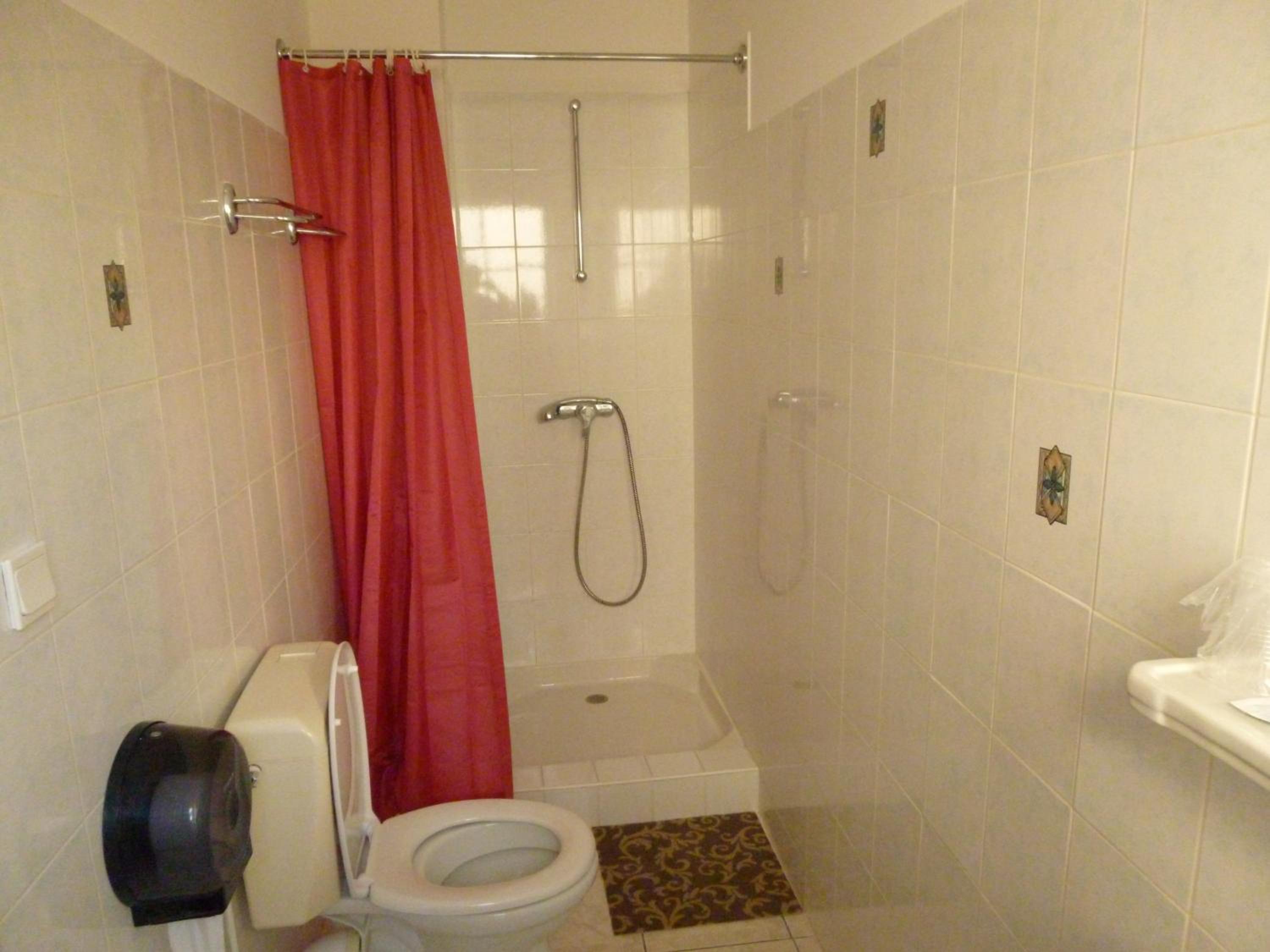 Twin Room - Photo 6