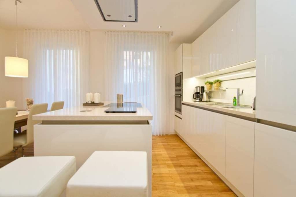 Three-Bedroom Apartment with Terrace photo 2