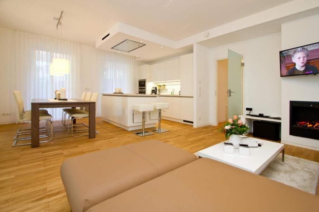 Three-Bedroom Apartment with Terrace photo 3