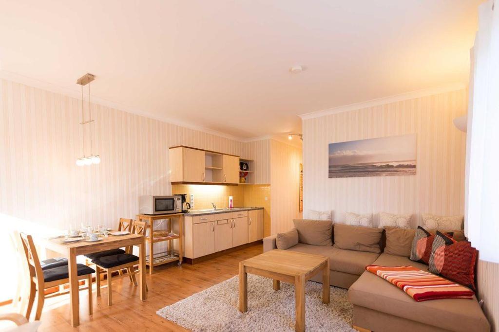 One-Bedroom Apartment with Terrace photo 2