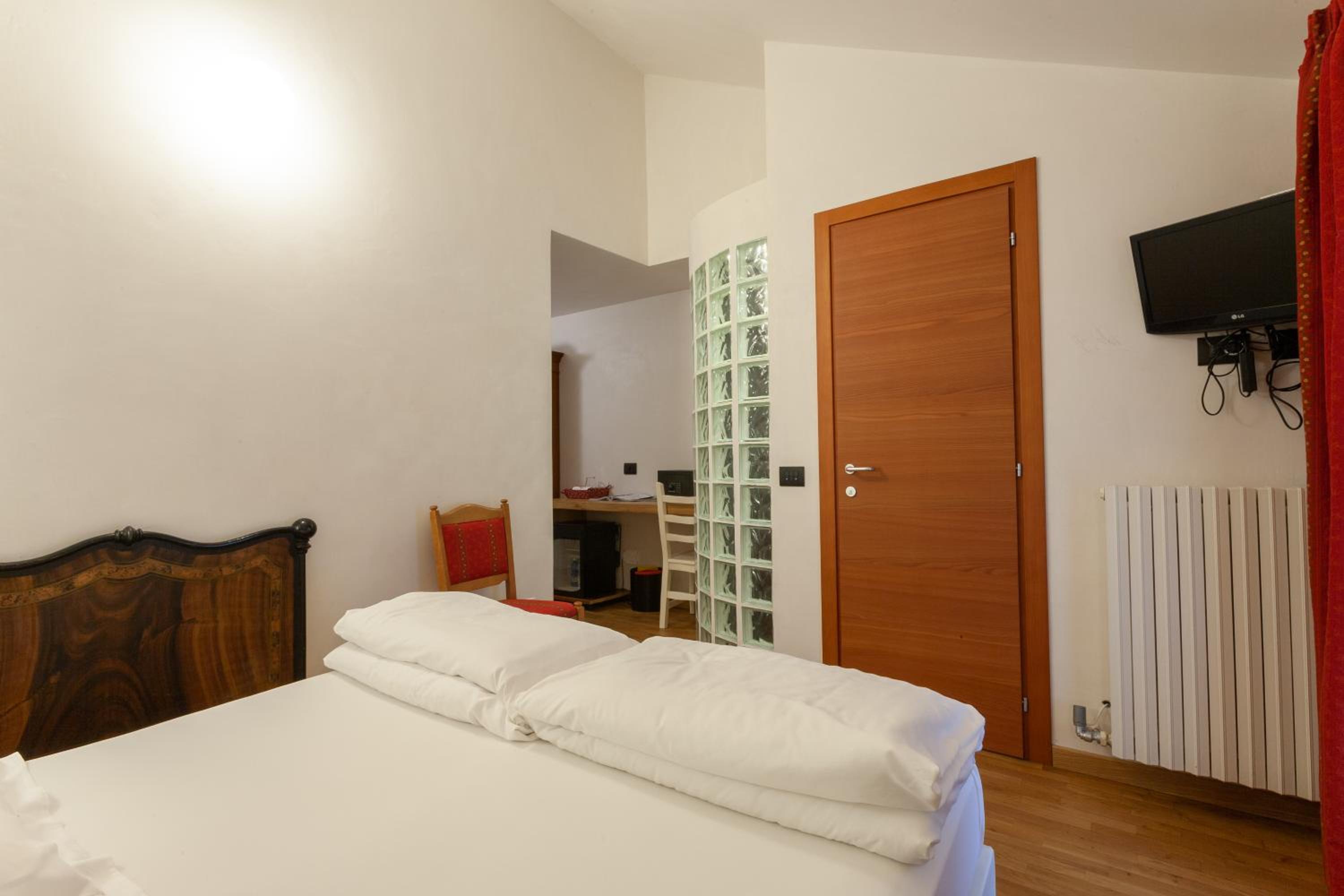Large Single Room - Photo 4