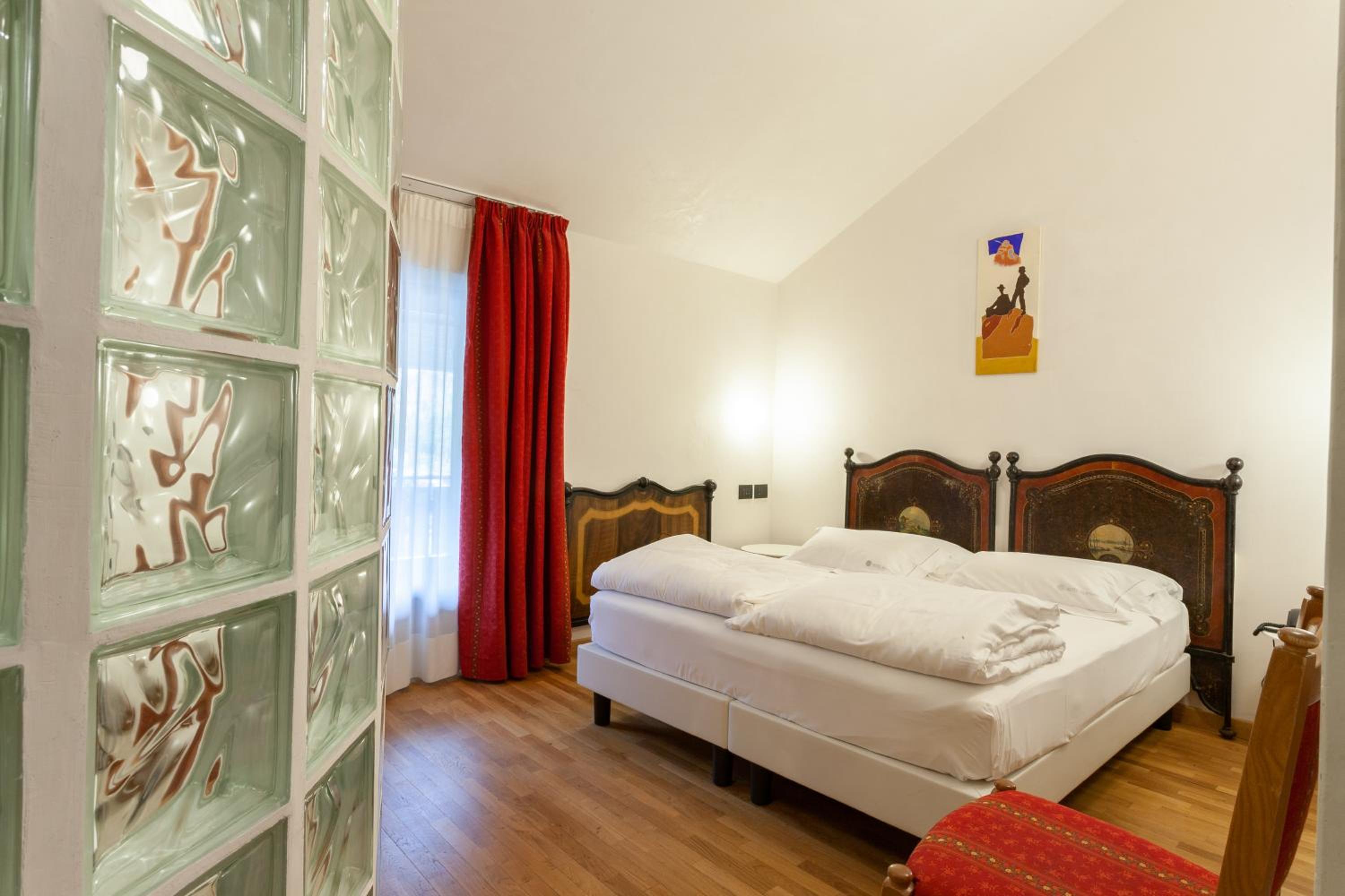 Large Single Room - Photo 5
