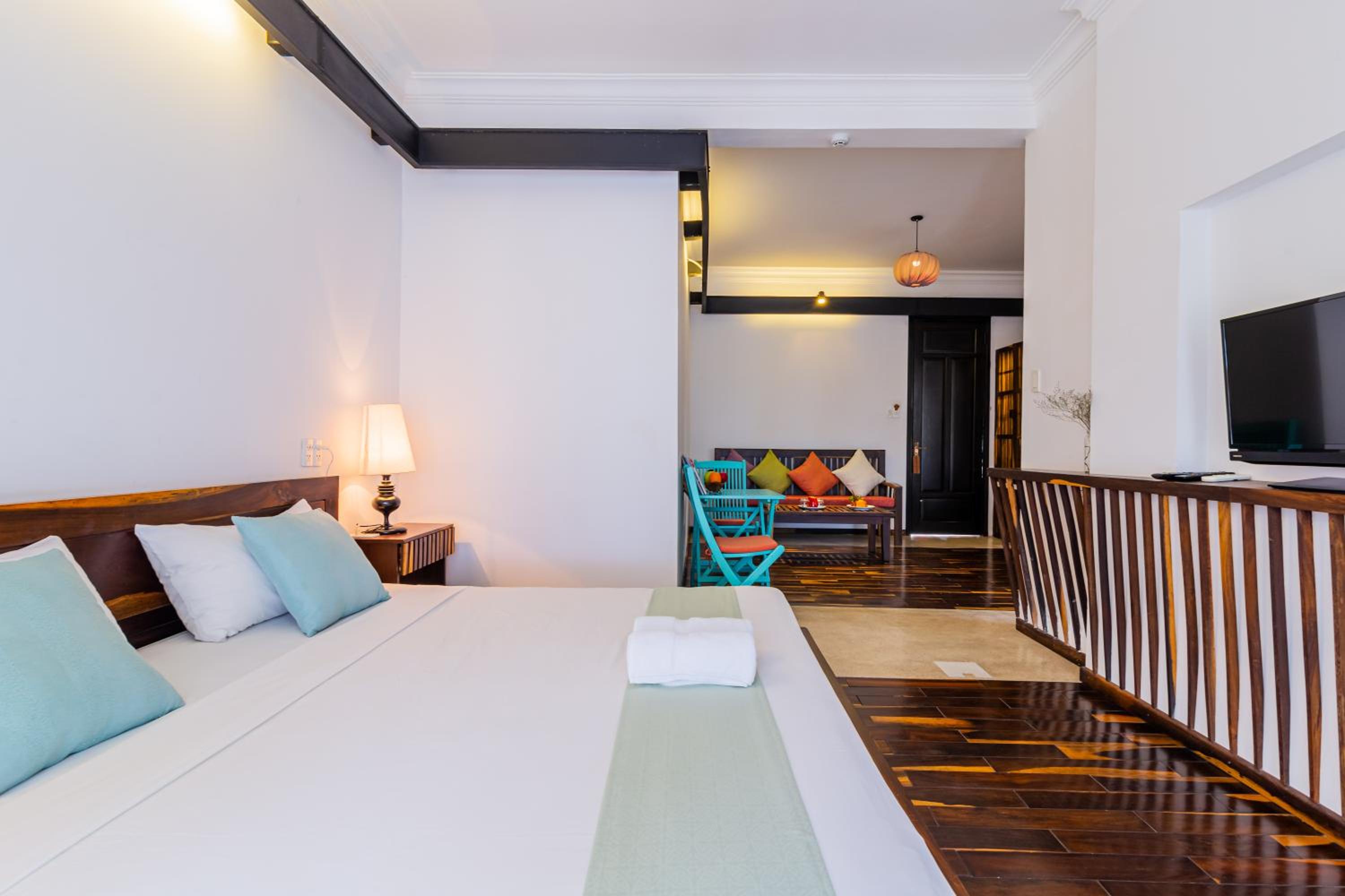 King Room with Lake View photo 2