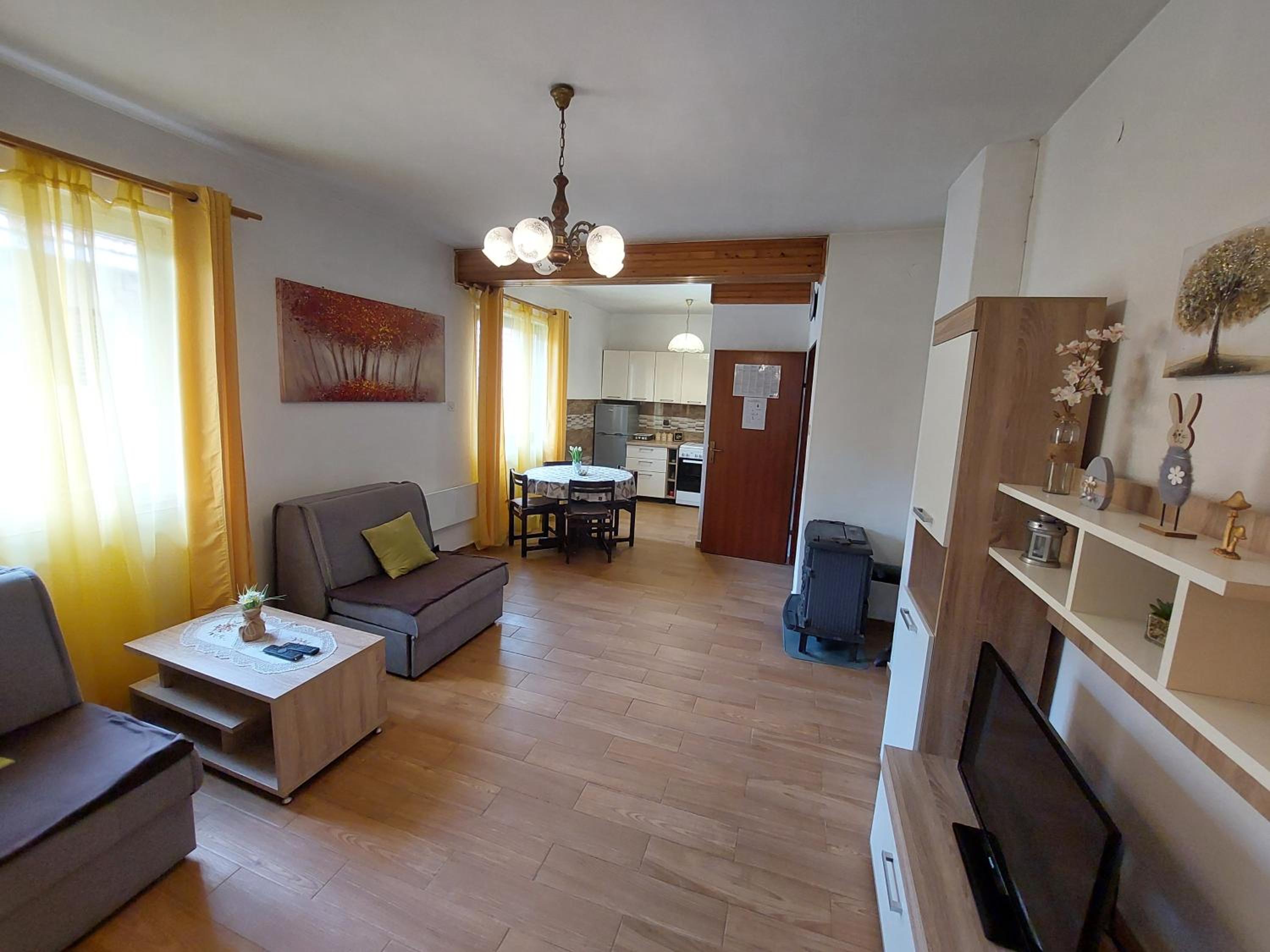 One-Bedroom Apartment photo 1
