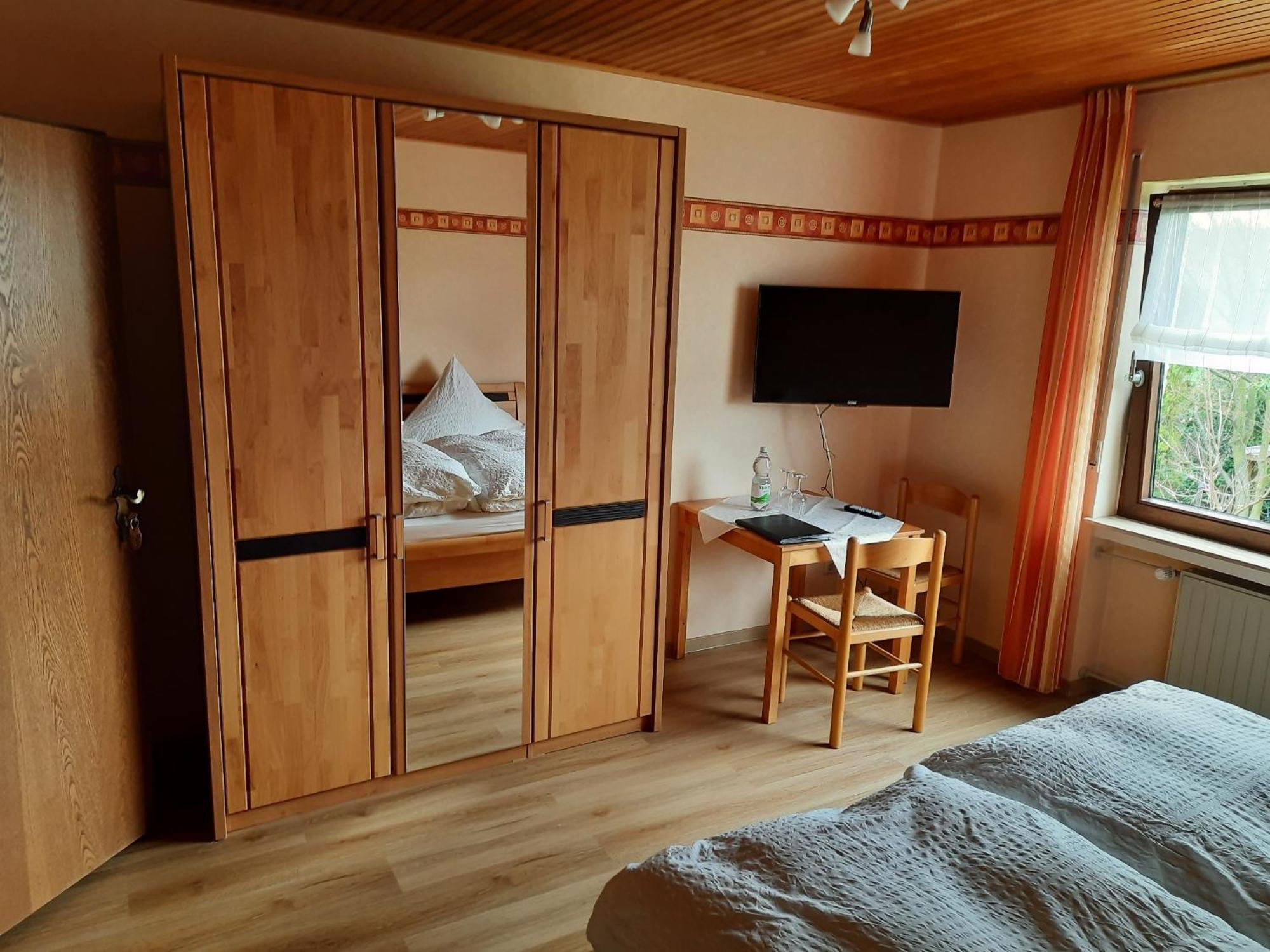 Double Room - Photo 7
