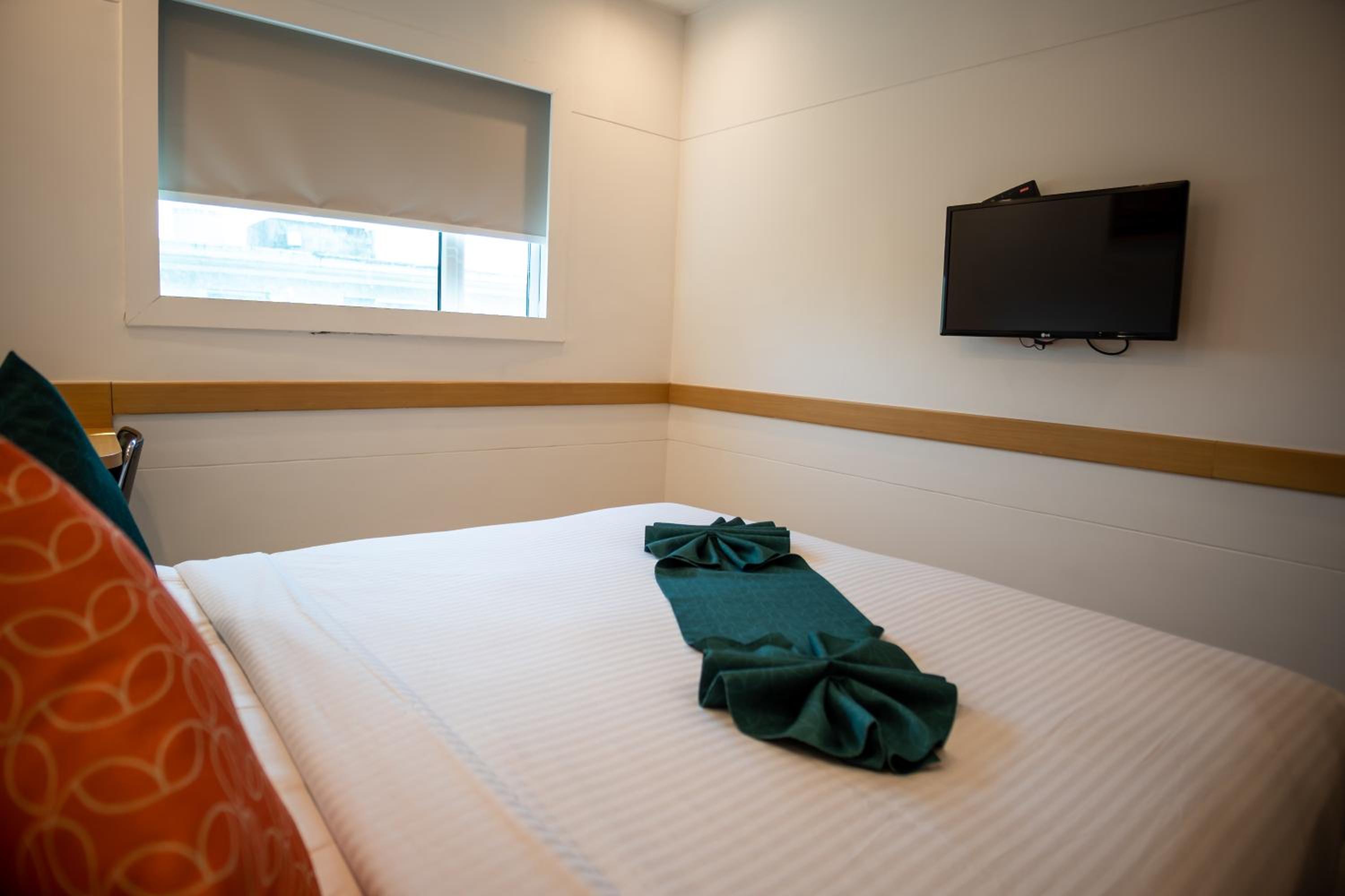 Premium City View (Large Bed) - Photo 11