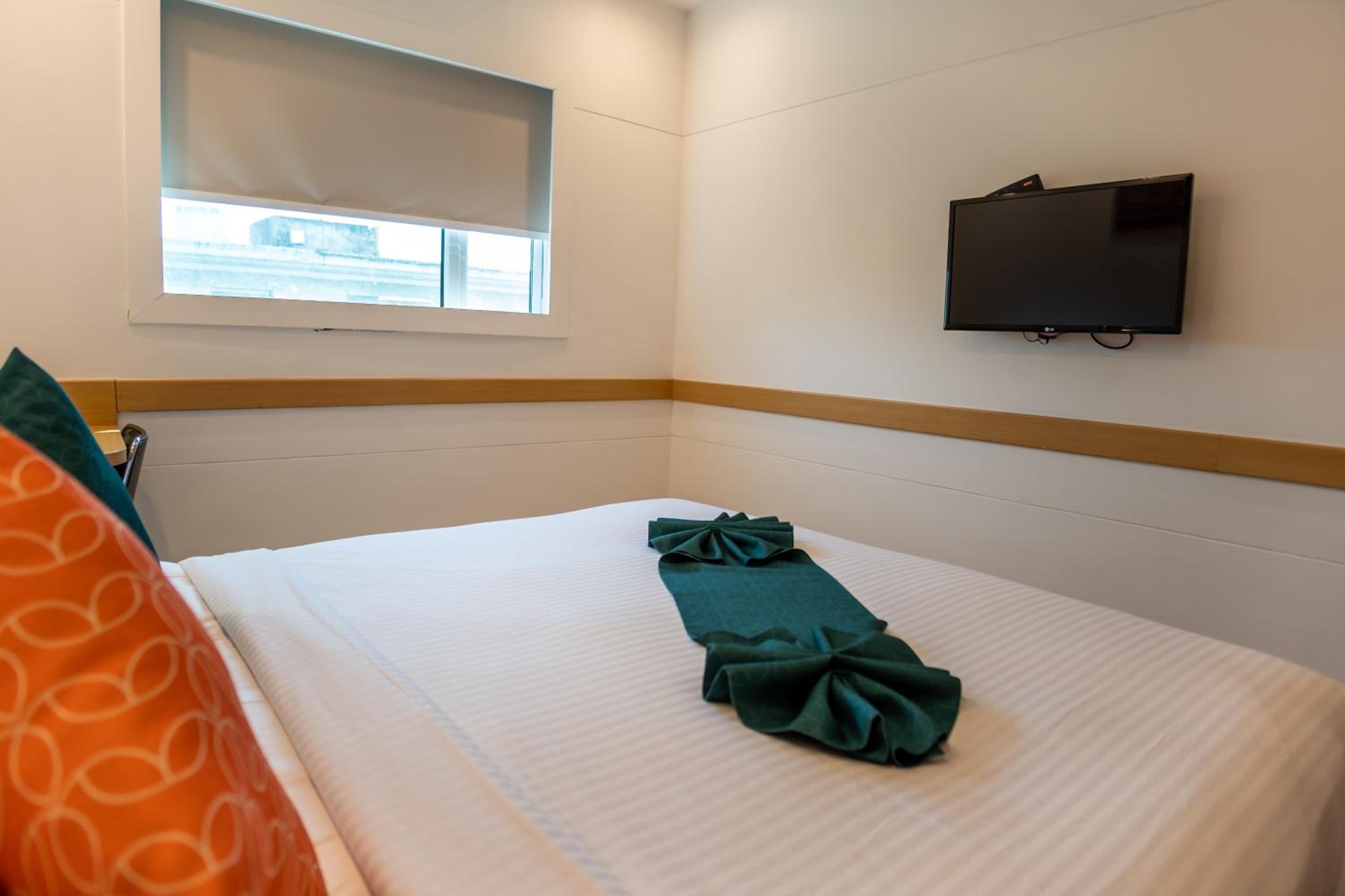 Premium City View (Large Bed) - Photo 8
