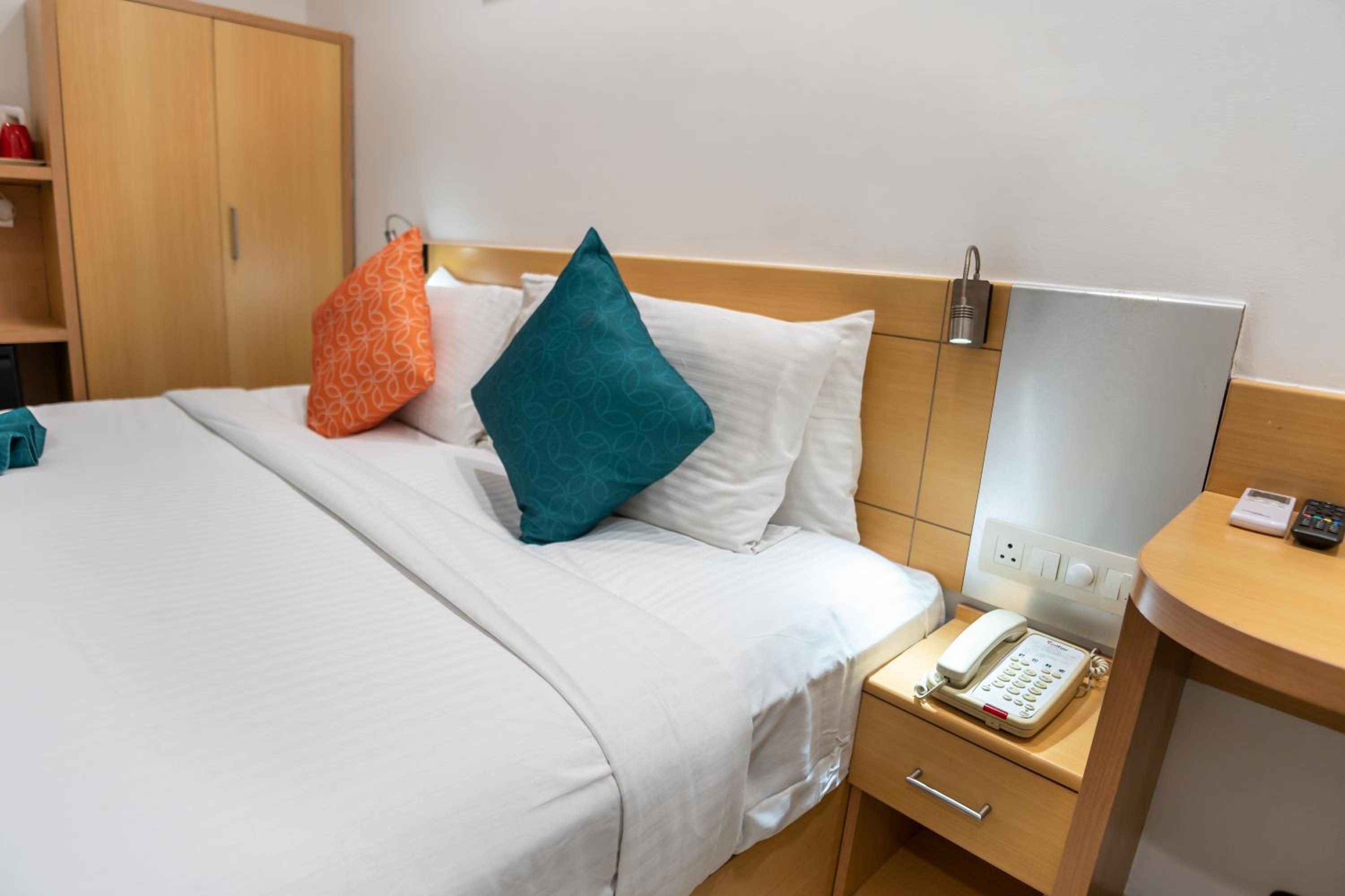 Premium City View (Large Bed) - Photo 9