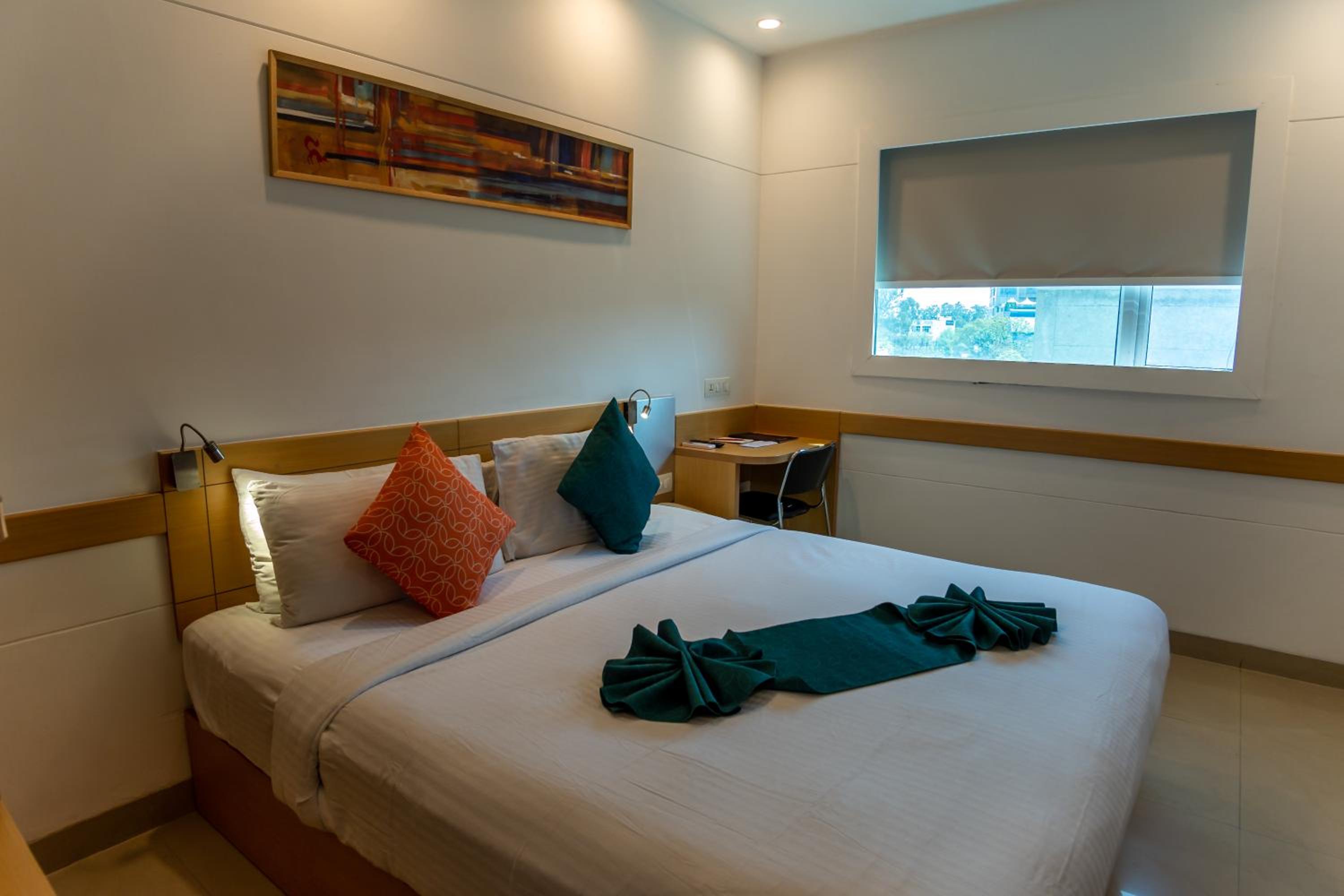 Premium City View (Large Bed) - Photo 3