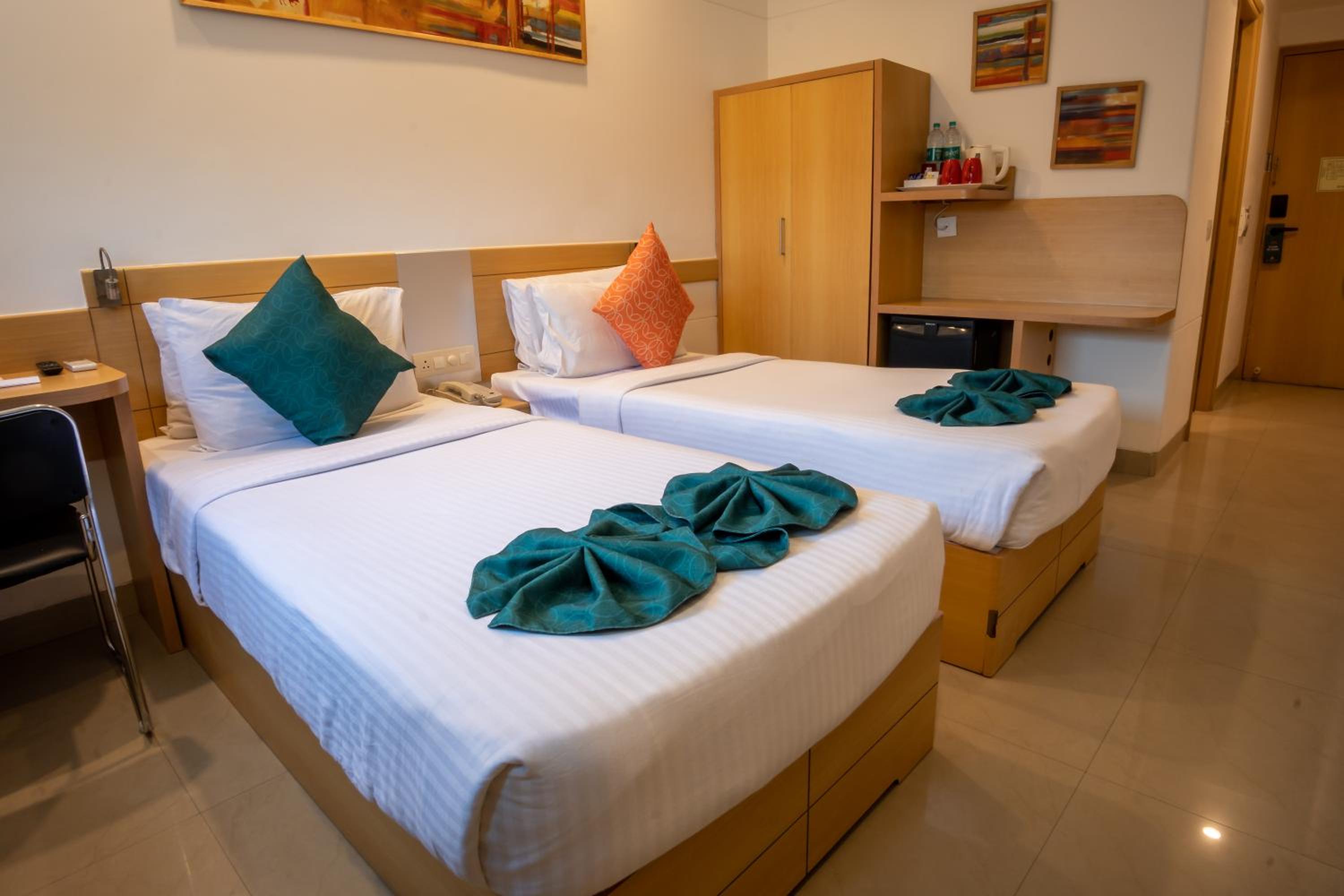 Premium City View (Large Bed) - Photo 15