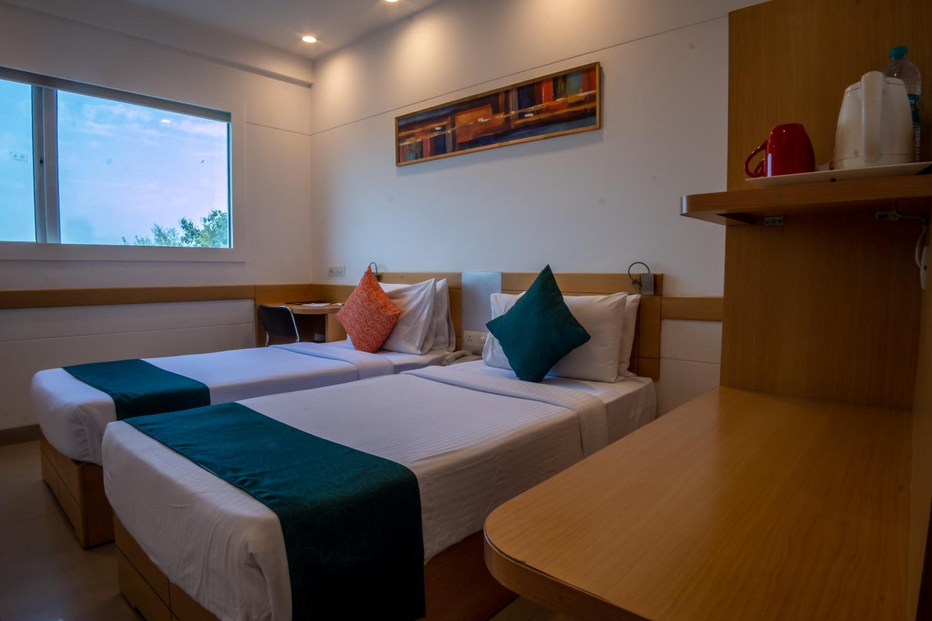 Premium City View (Large Bed) - Photo 5