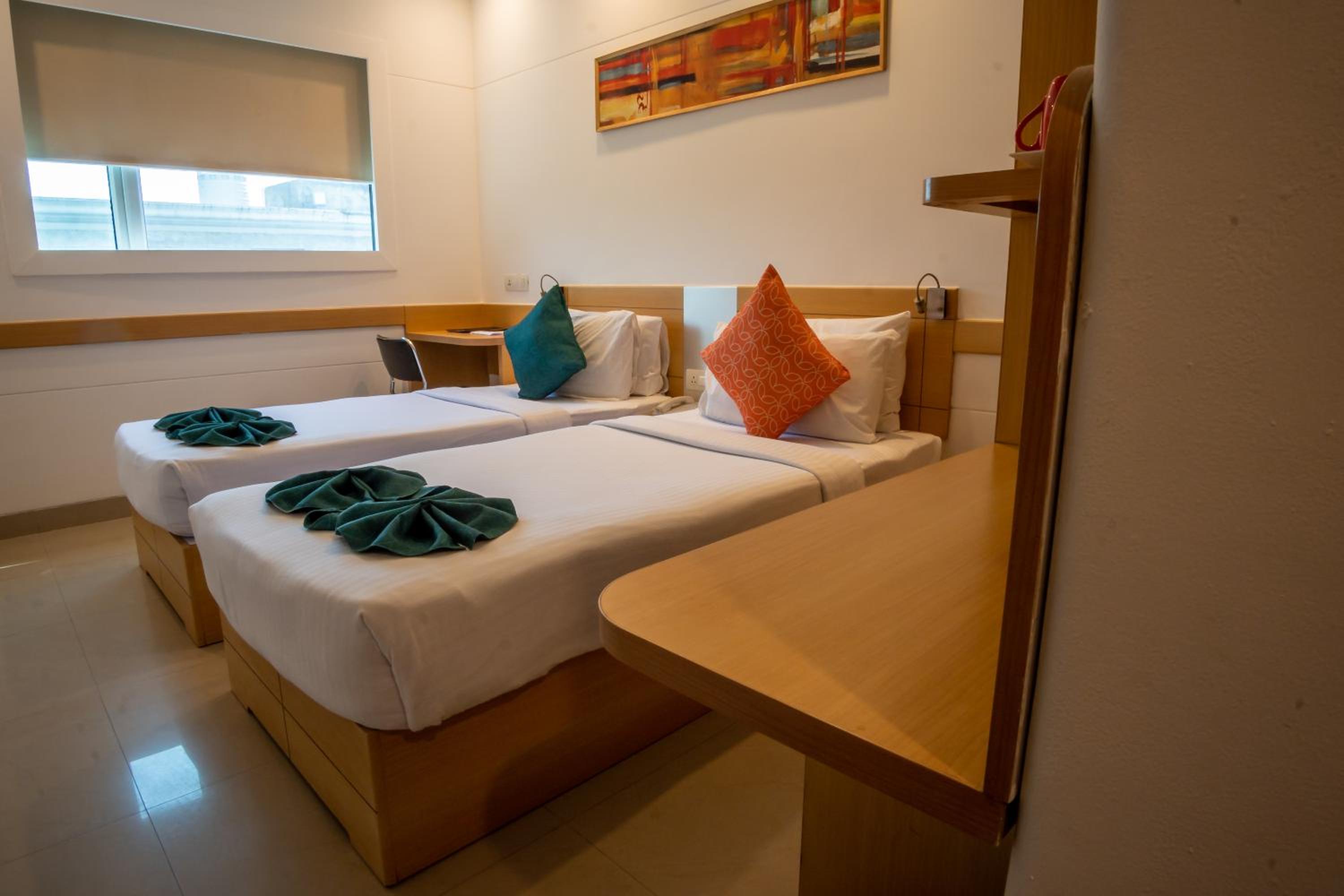 Premium City View (Large Bed) - Photo 6