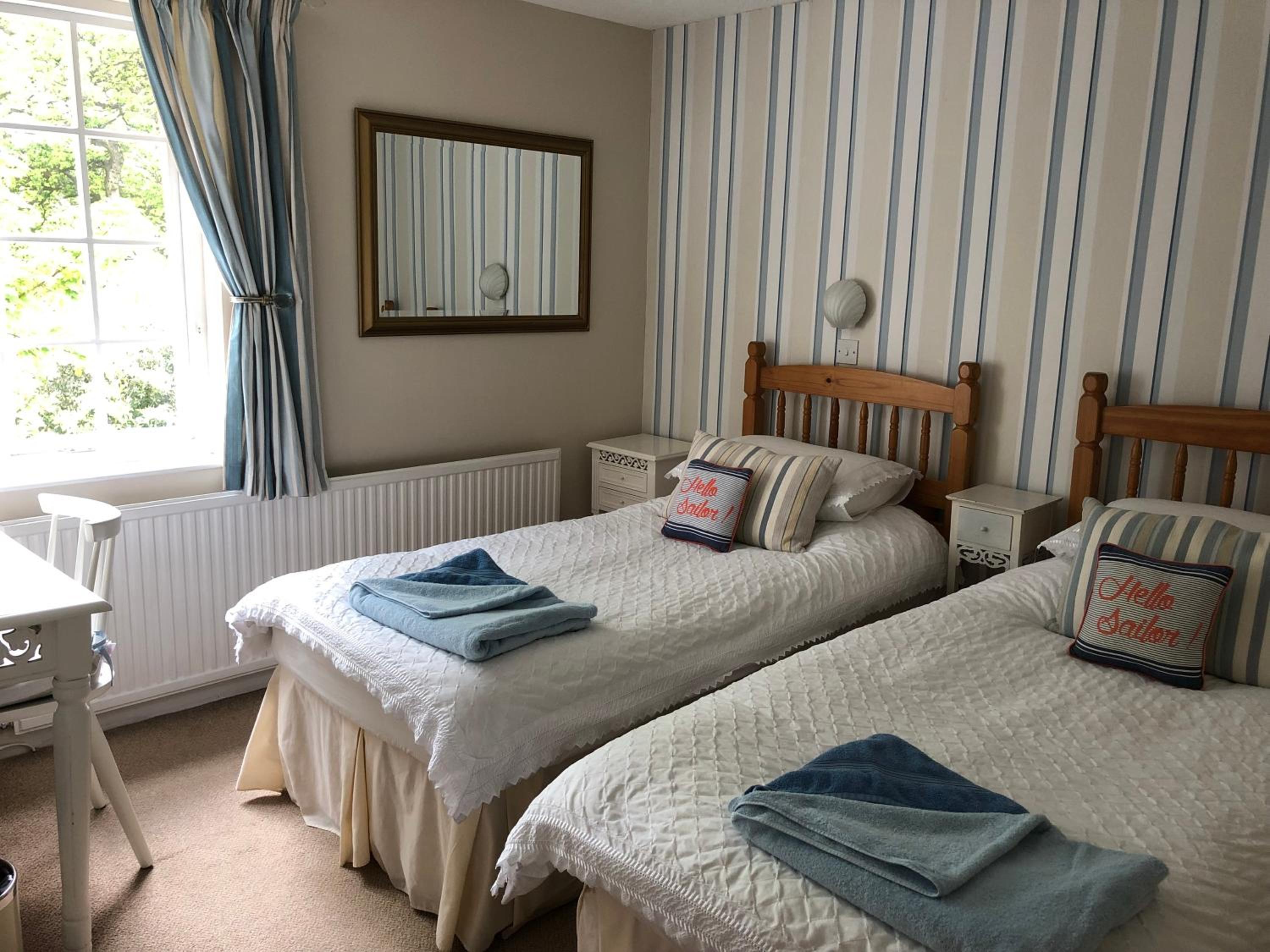 Twin Room with Bathroom photo 2