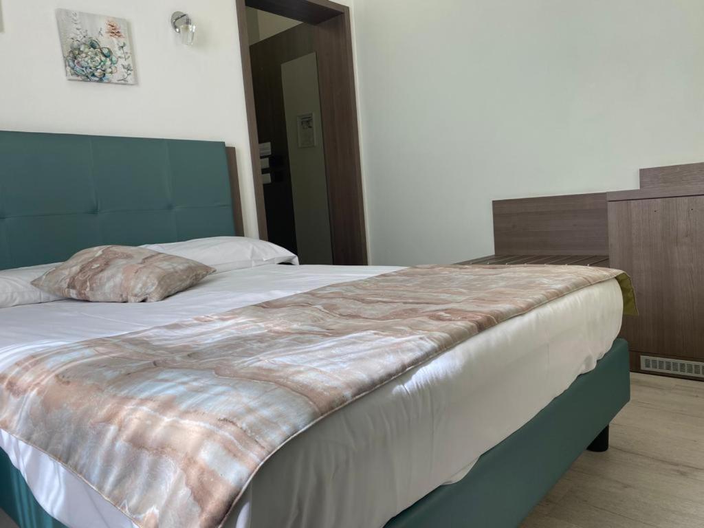 Small Double Room - Photo 8