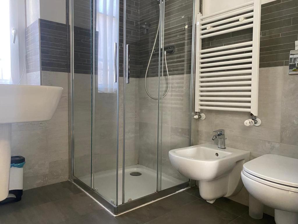 Small Double Room - Photo 6