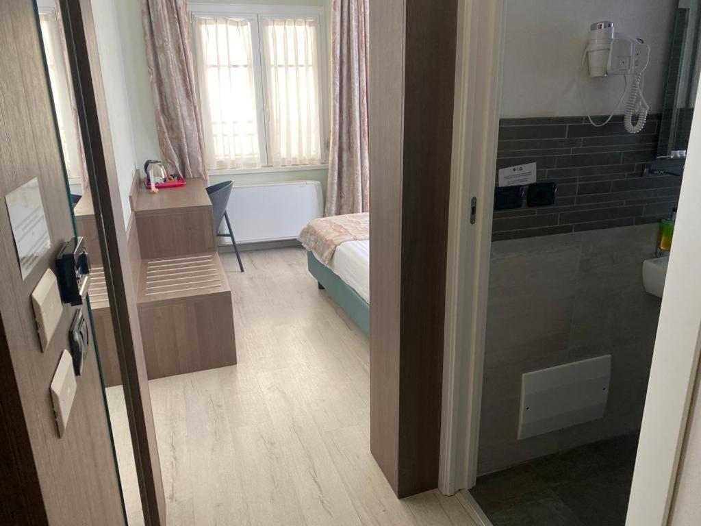 Small Double Room - Photo 7