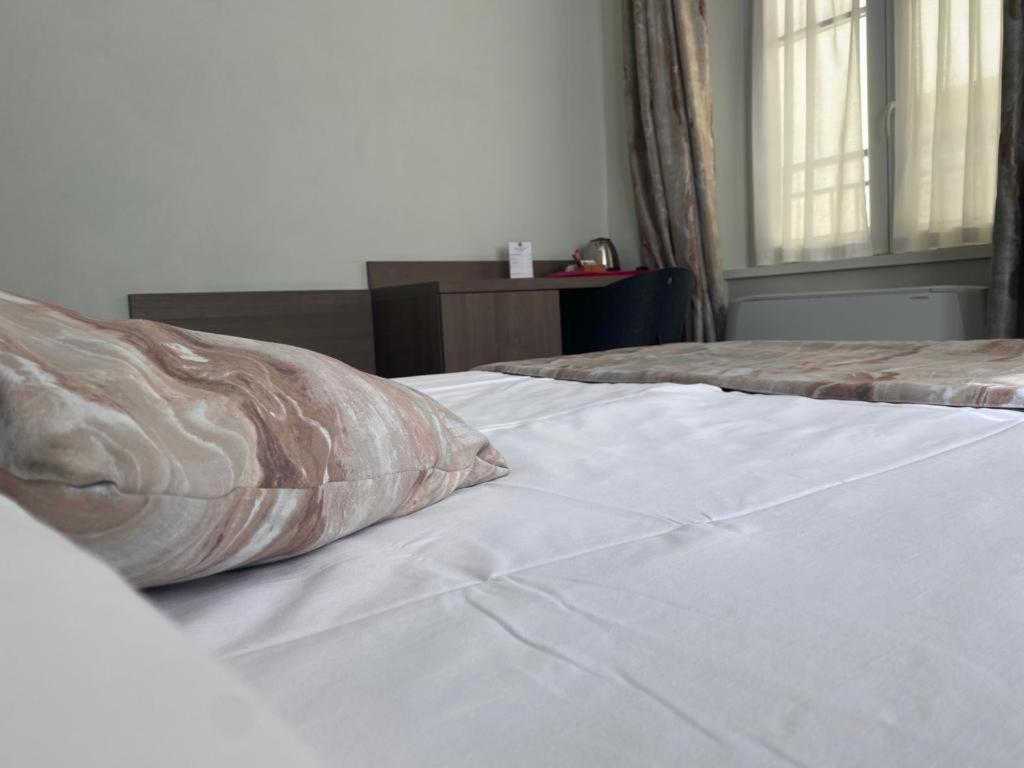 Small Double Room - Photo 9