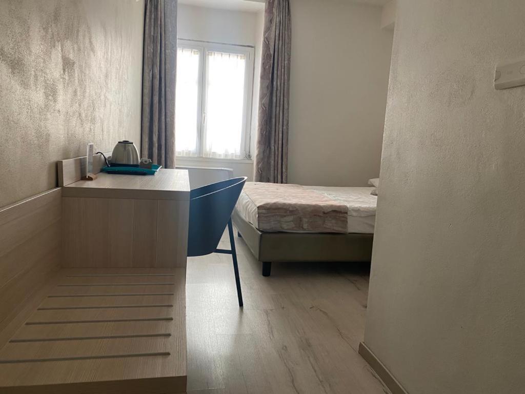 Small Double Room - Photo 2