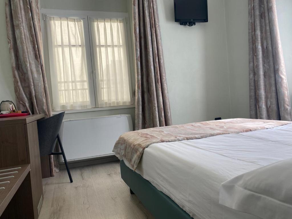 Small Double Room - Photo 4